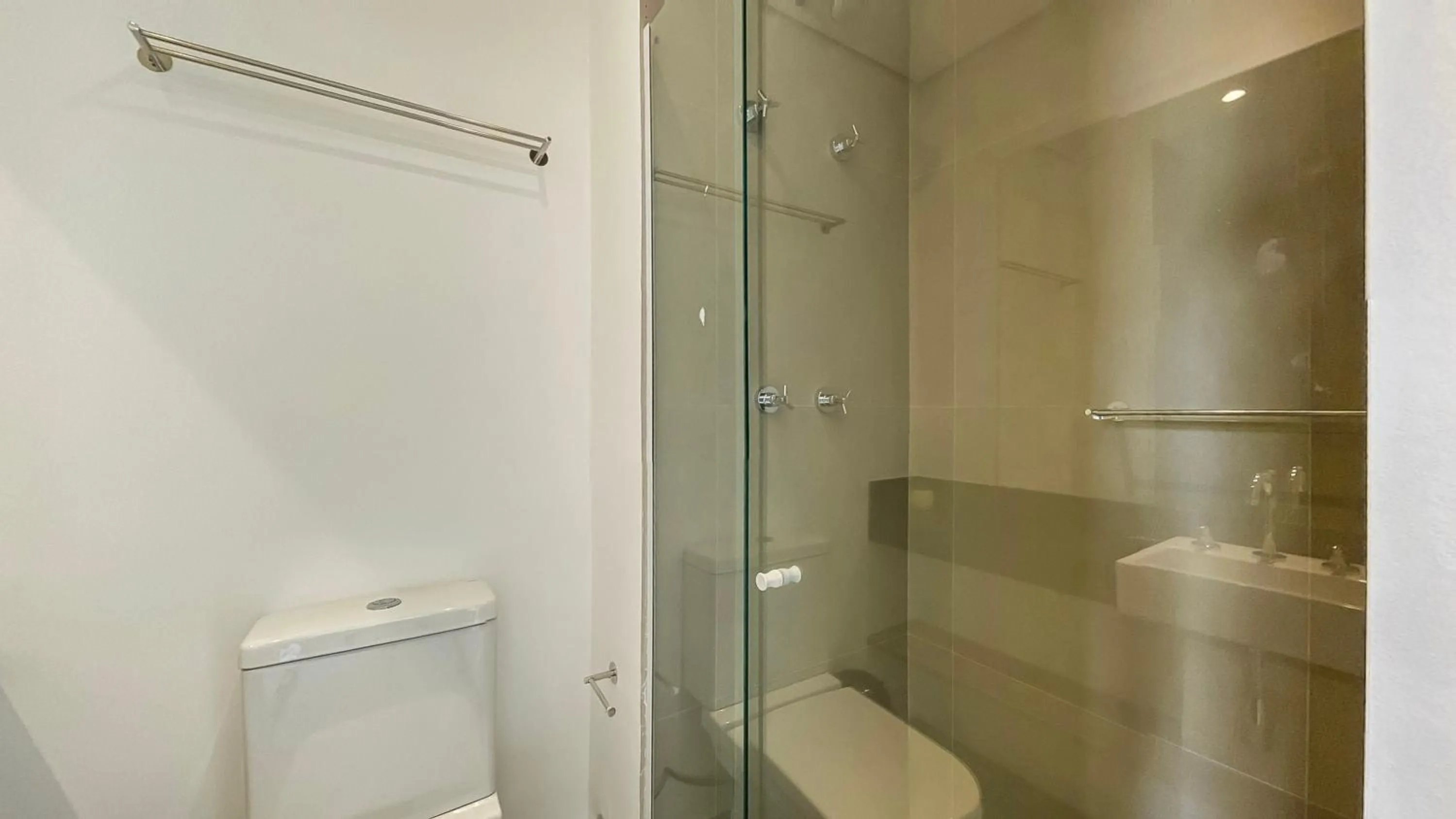 Bathroom in 360 VN Turiassú by Housi