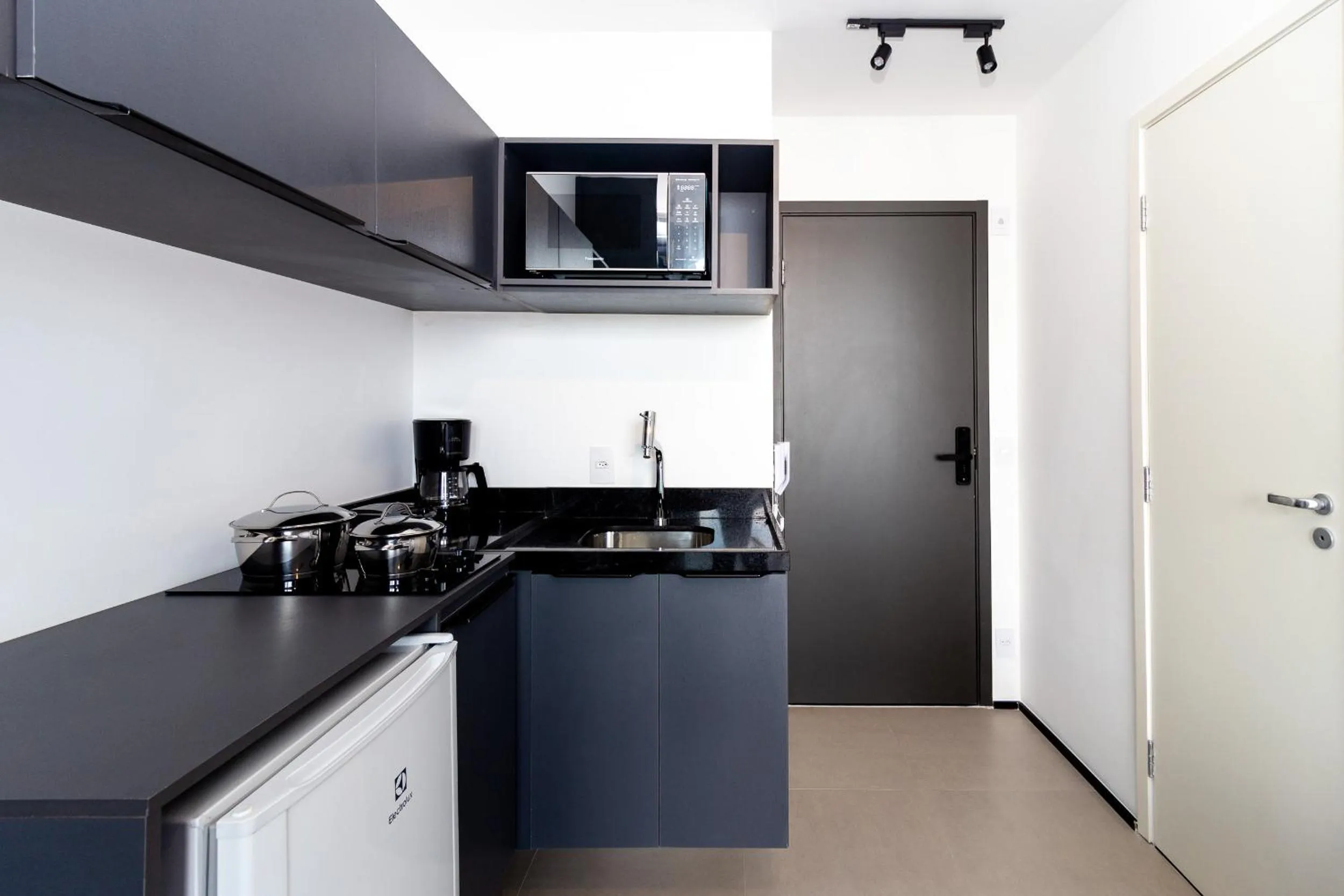 Kitchen or kitchenette in 360 VN Turiassú by Housi