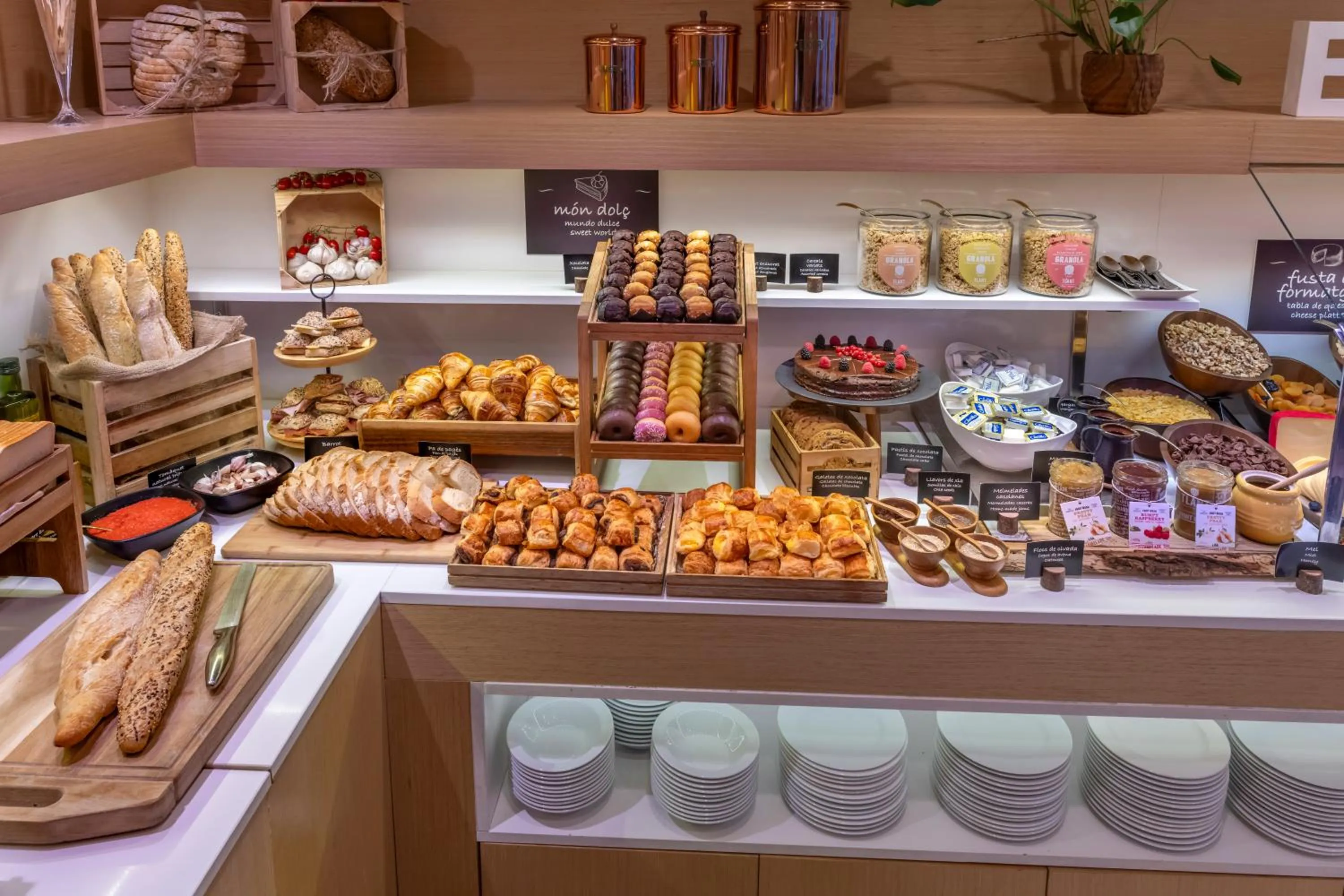 Buffet breakfast in Hotel SERHS Rivoli Rambla