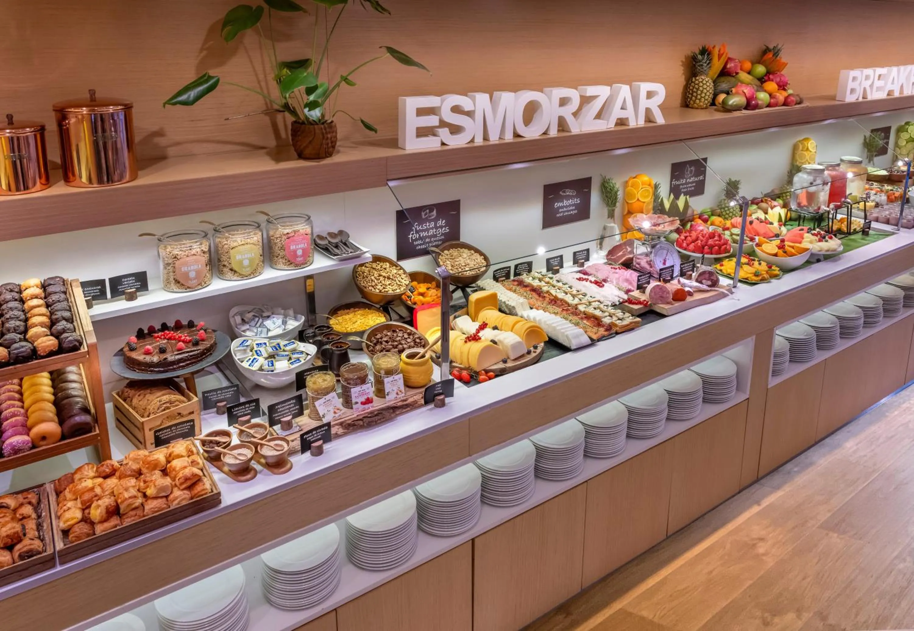 Buffet breakfast in Hotel SERHS Rivoli Rambla