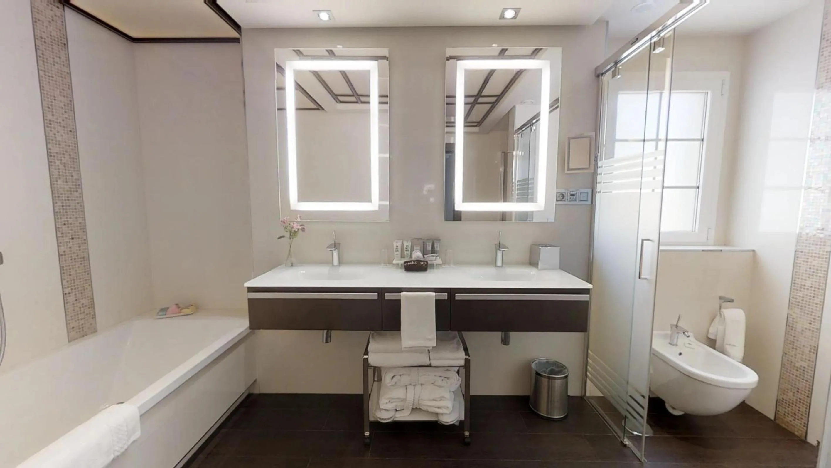 Bathroom in Vincci Selección Aleysa