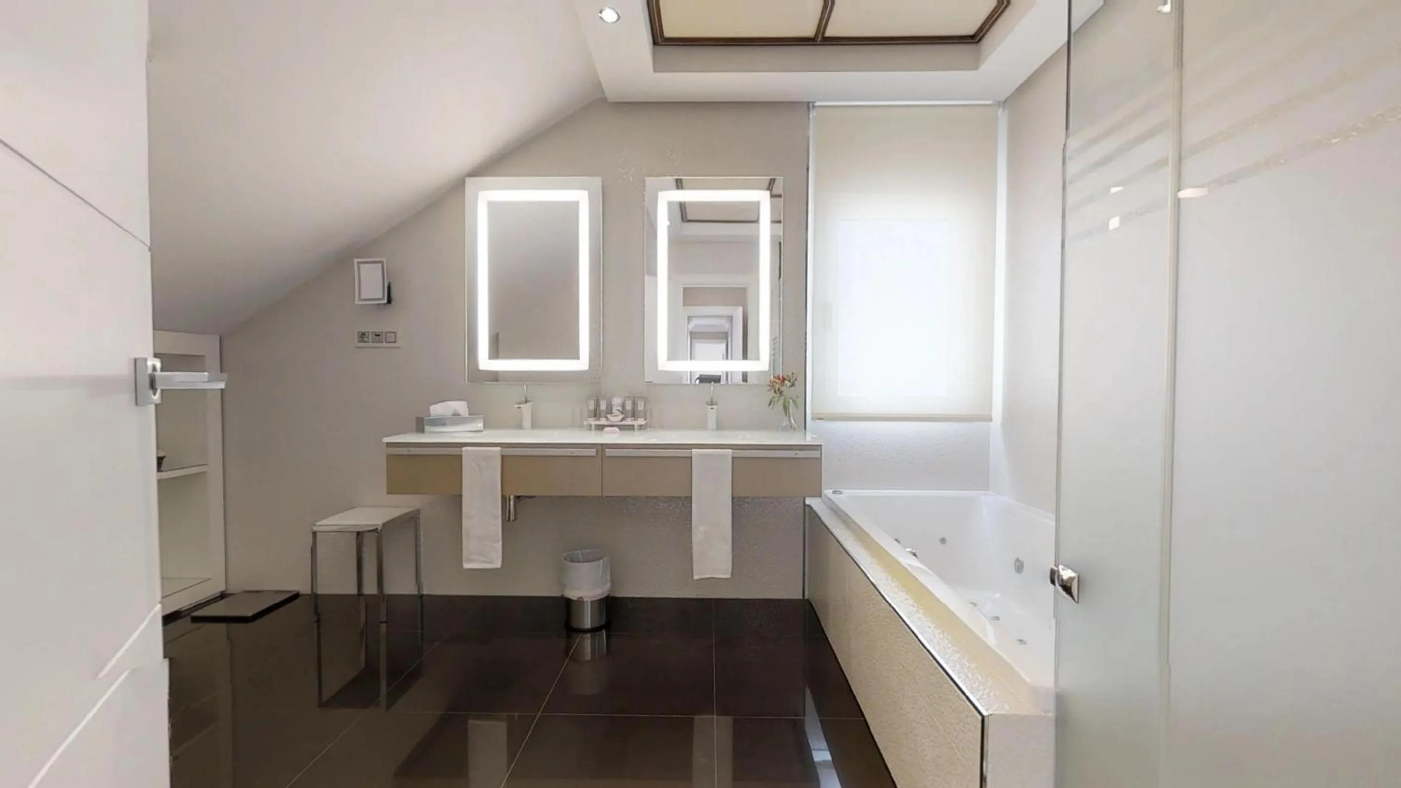 Bathroom in Vincci Selección Aleysa