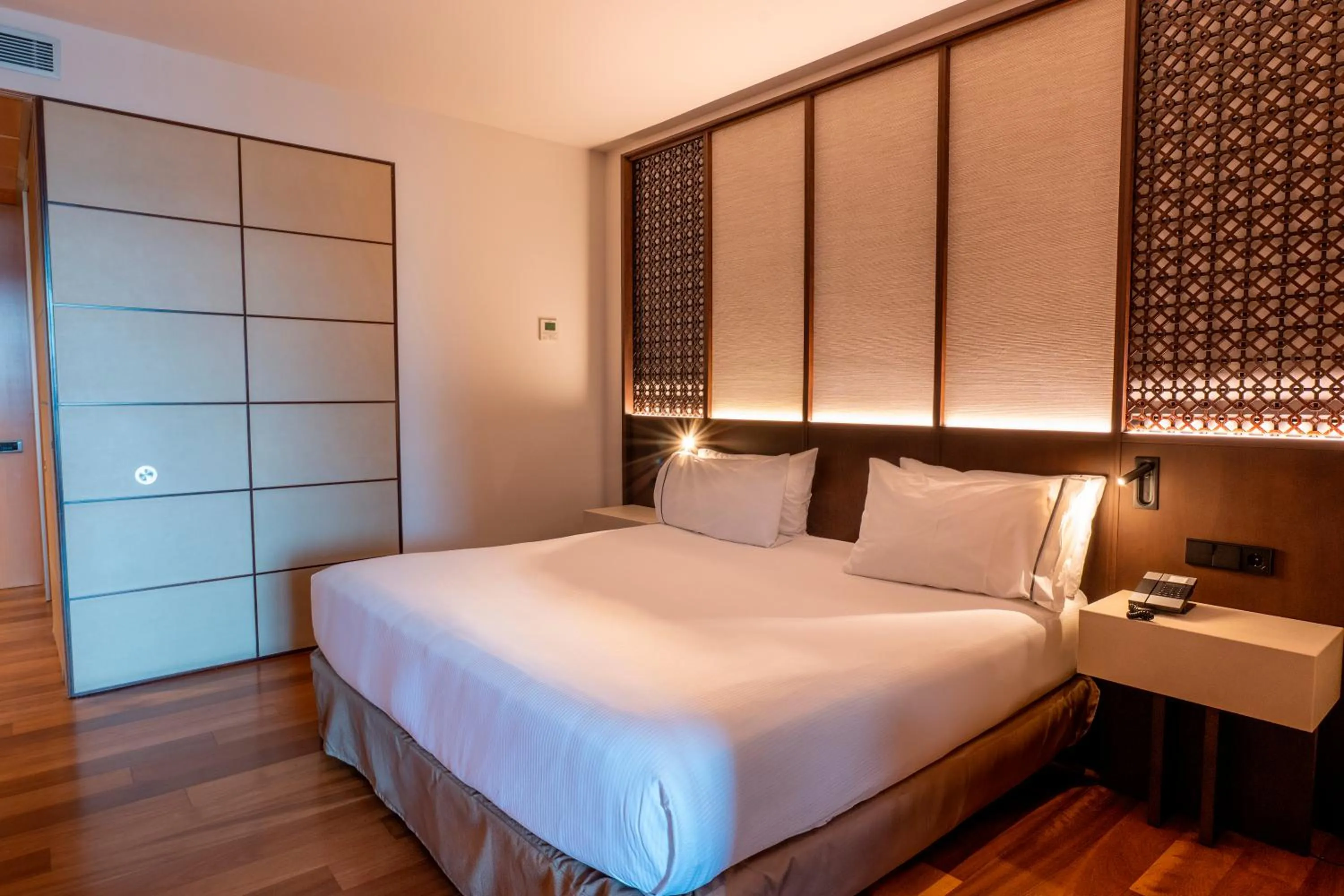 Bed in Eurostars Grand Marina Hotel GL