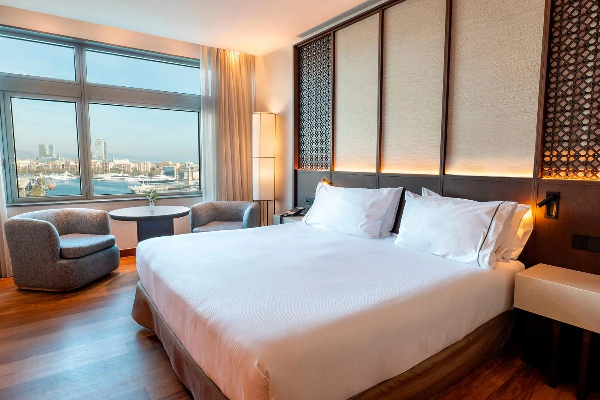 Bed in Eurostars Grand Marina Hotel GL