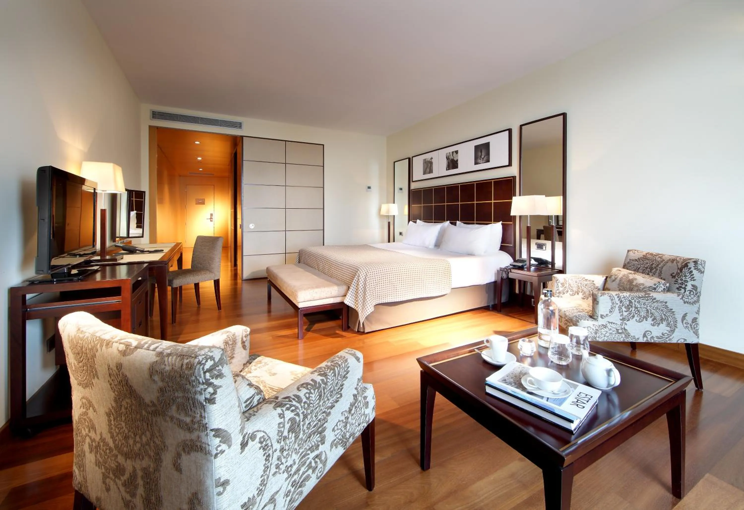 Bedroom, Bed in Eurostars Grand Marina Hotel GL