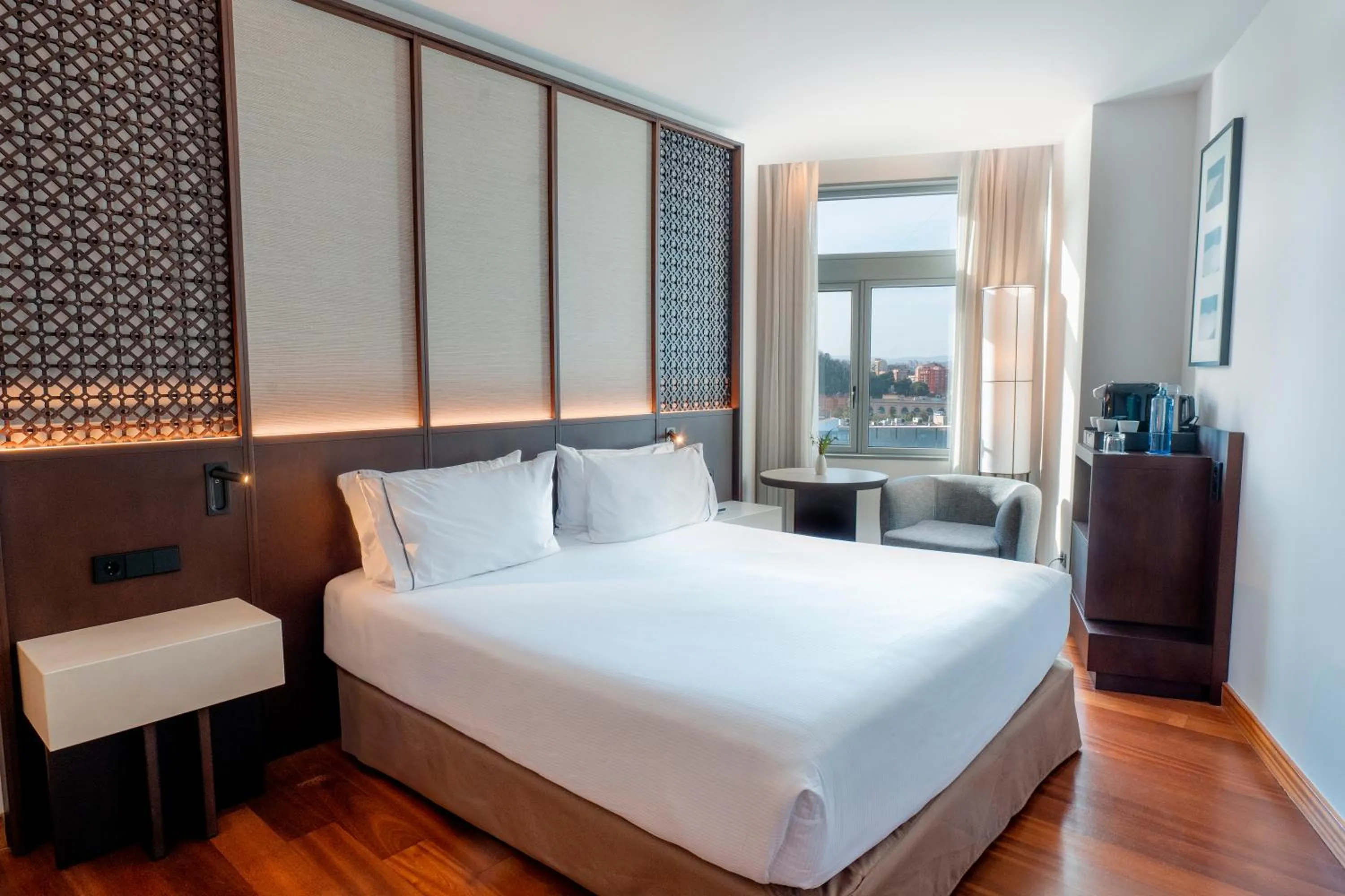 Bed in Eurostars Grand Marina Hotel GL