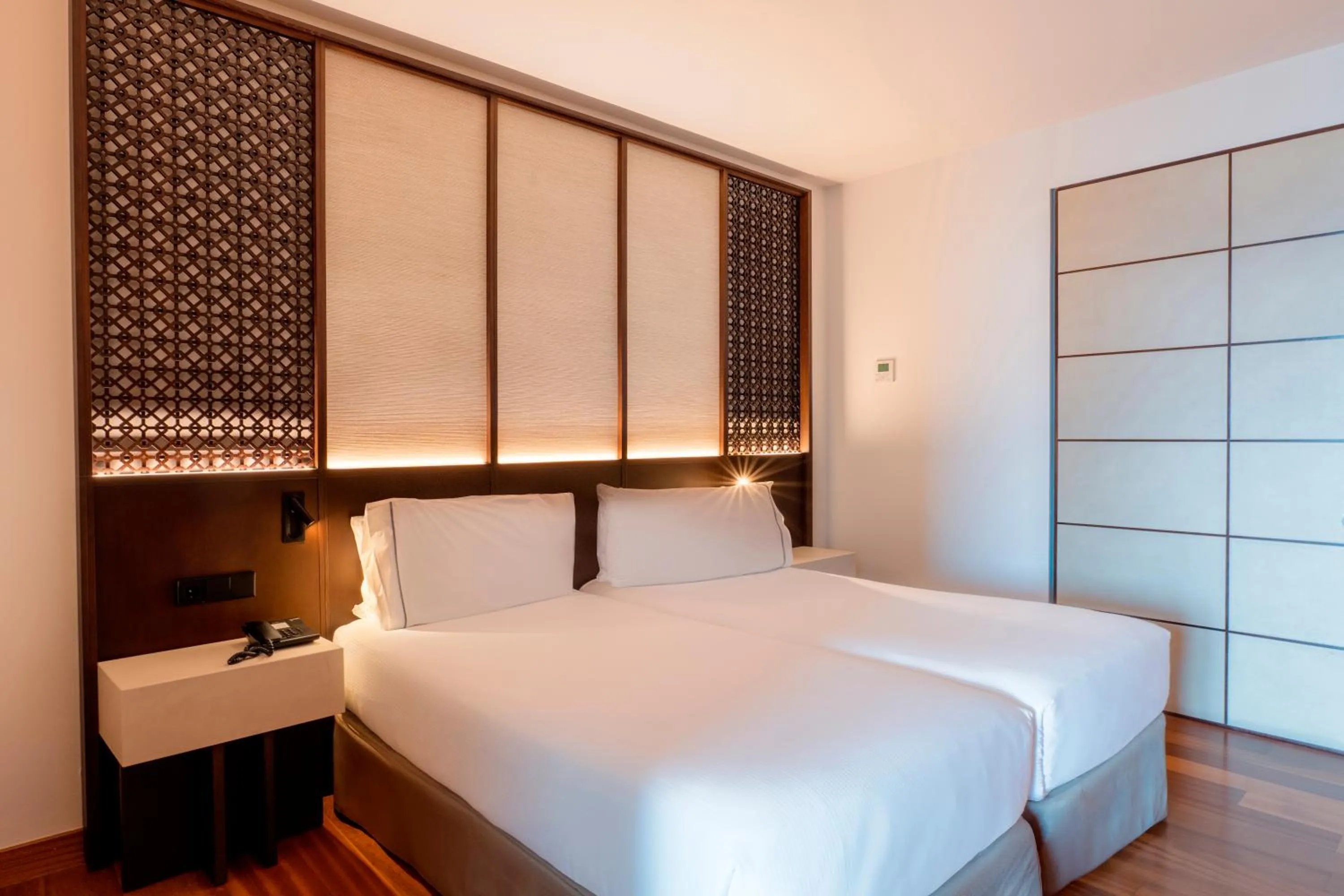 Bed in Eurostars Grand Marina Hotel GL