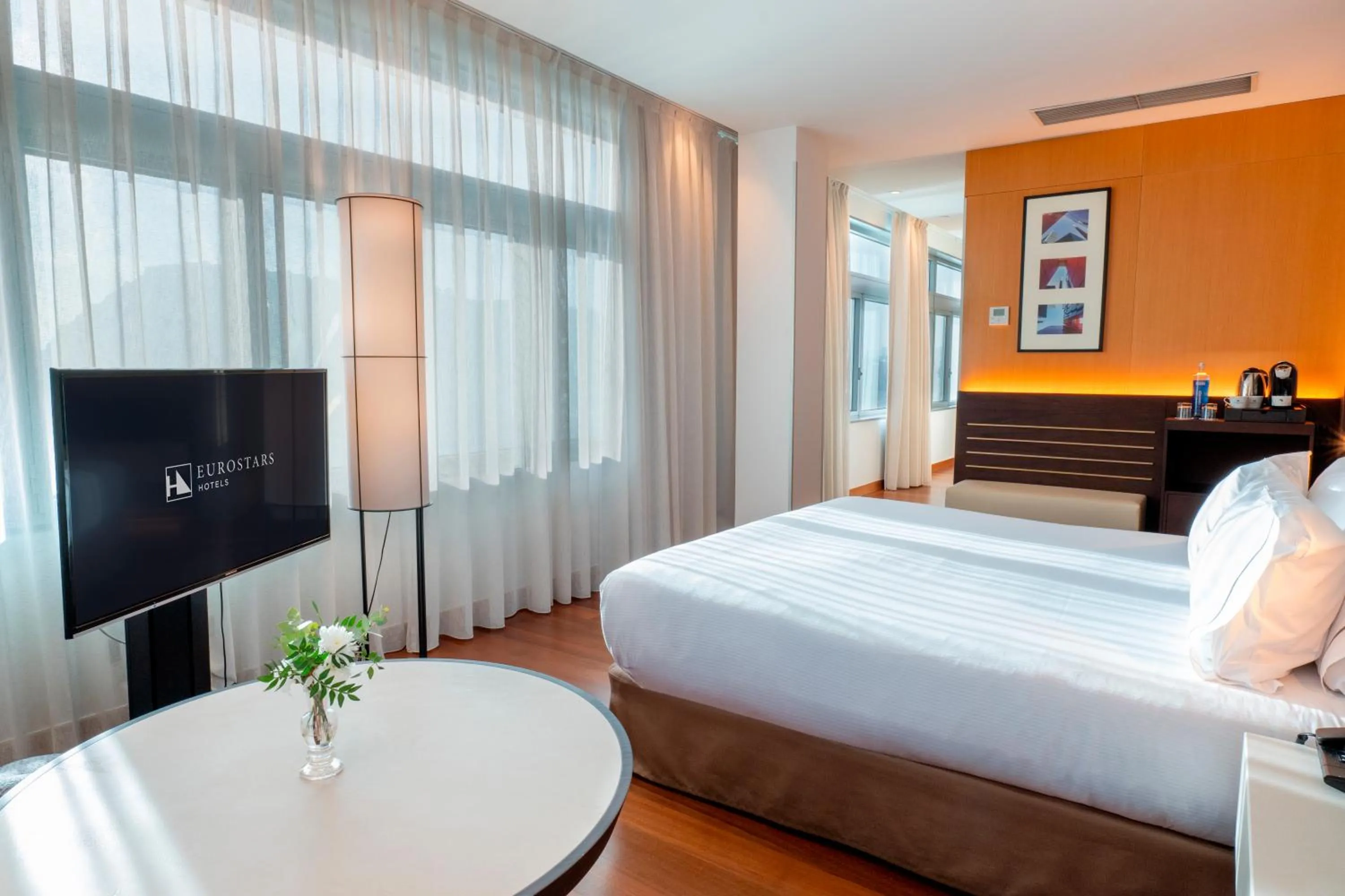 Bed in Eurostars Grand Marina Hotel GL