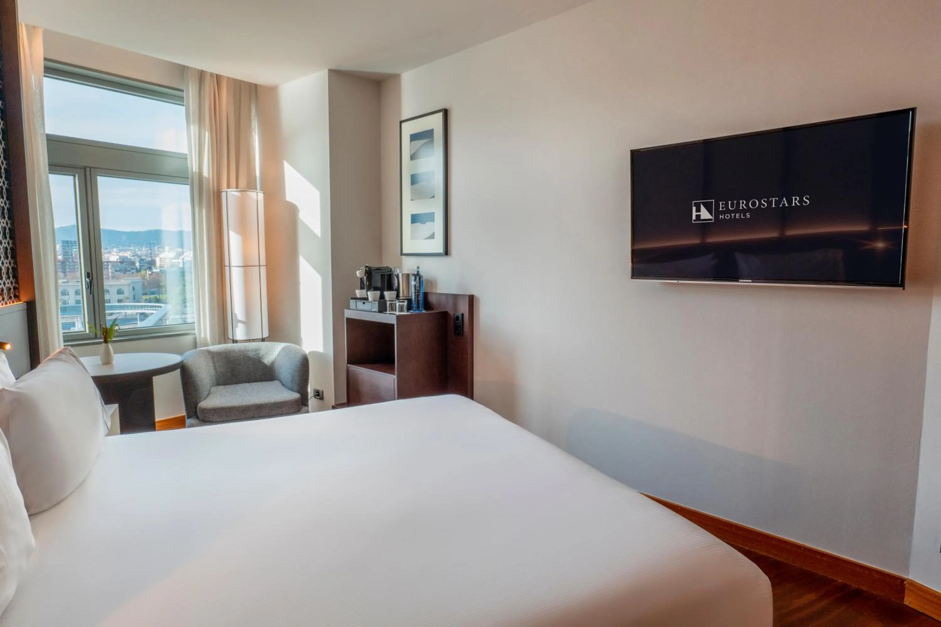 Bed in Eurostars Grand Marina Hotel GL