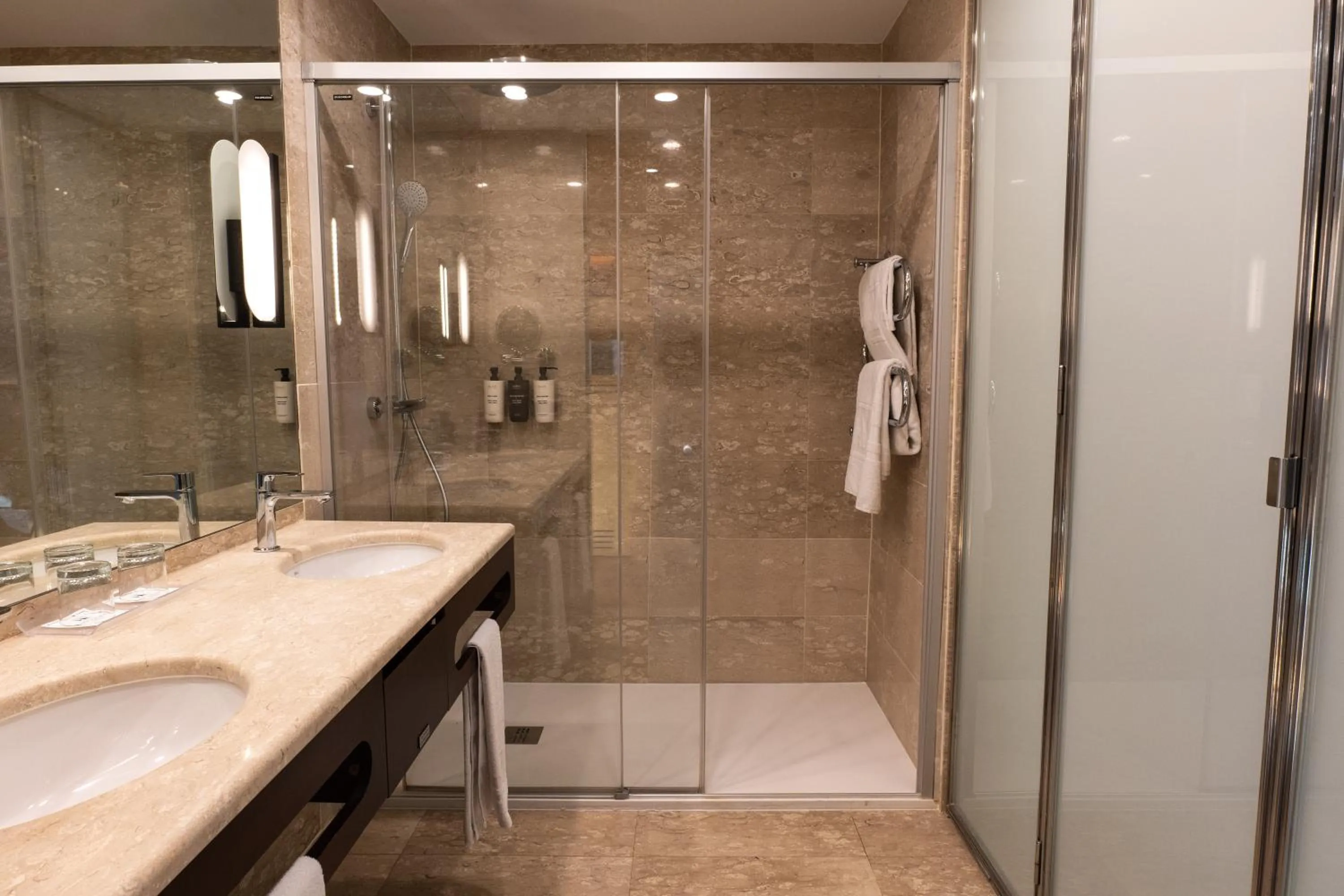Shower in Eurostars Grand Marina Hotel GL