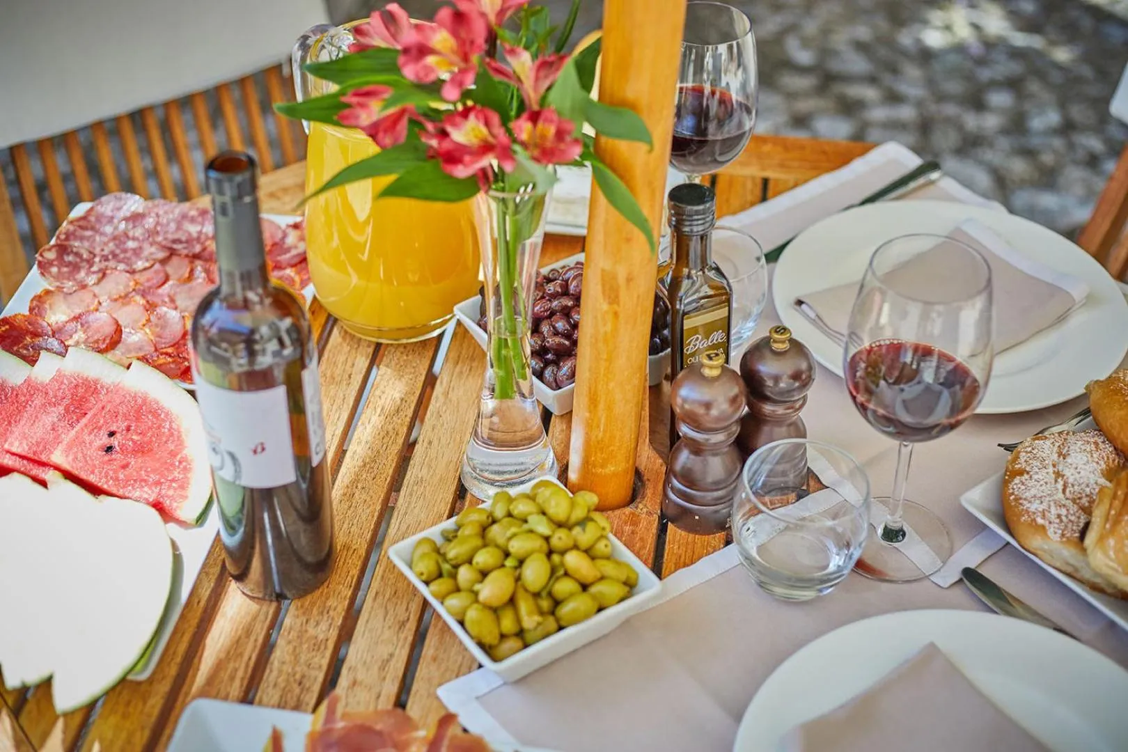 Food and drinks in Cas Comte Suites & Spa - Adults Only