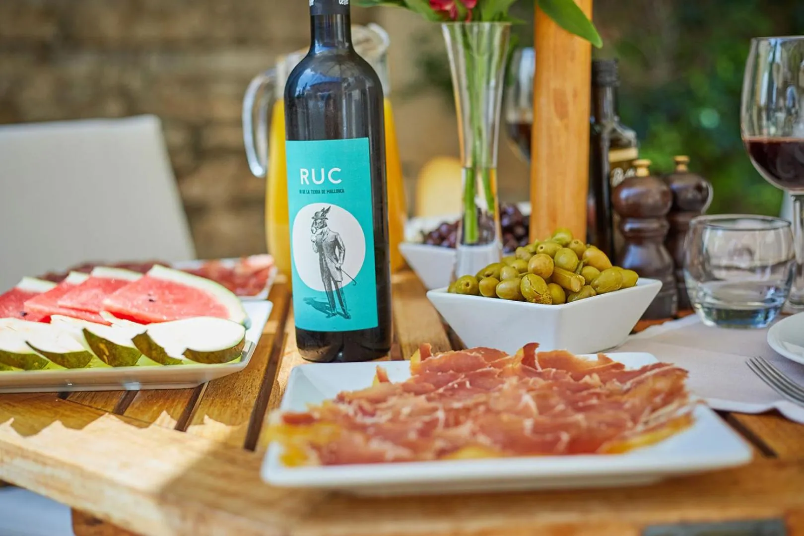 Food and drinks in Cas Comte Suites & Spa - Adults Only