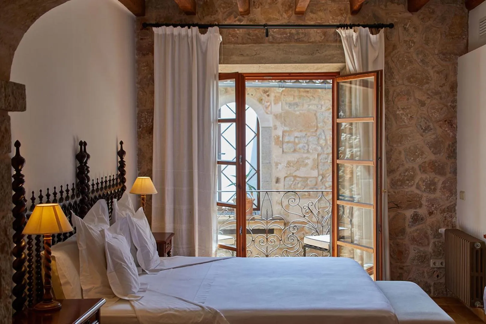 Bed in Cas Comte Suites & Spa - Adults Only