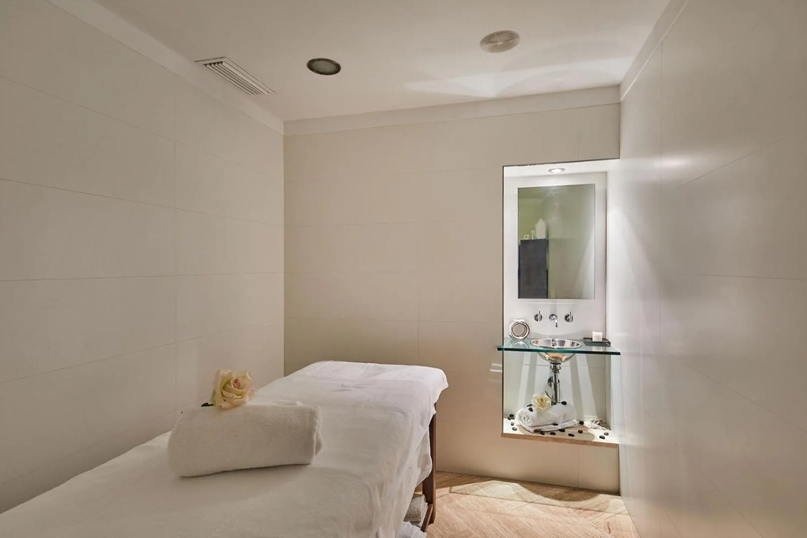 Massage, Bed in Cas Comte Suites & Spa - Adults Only