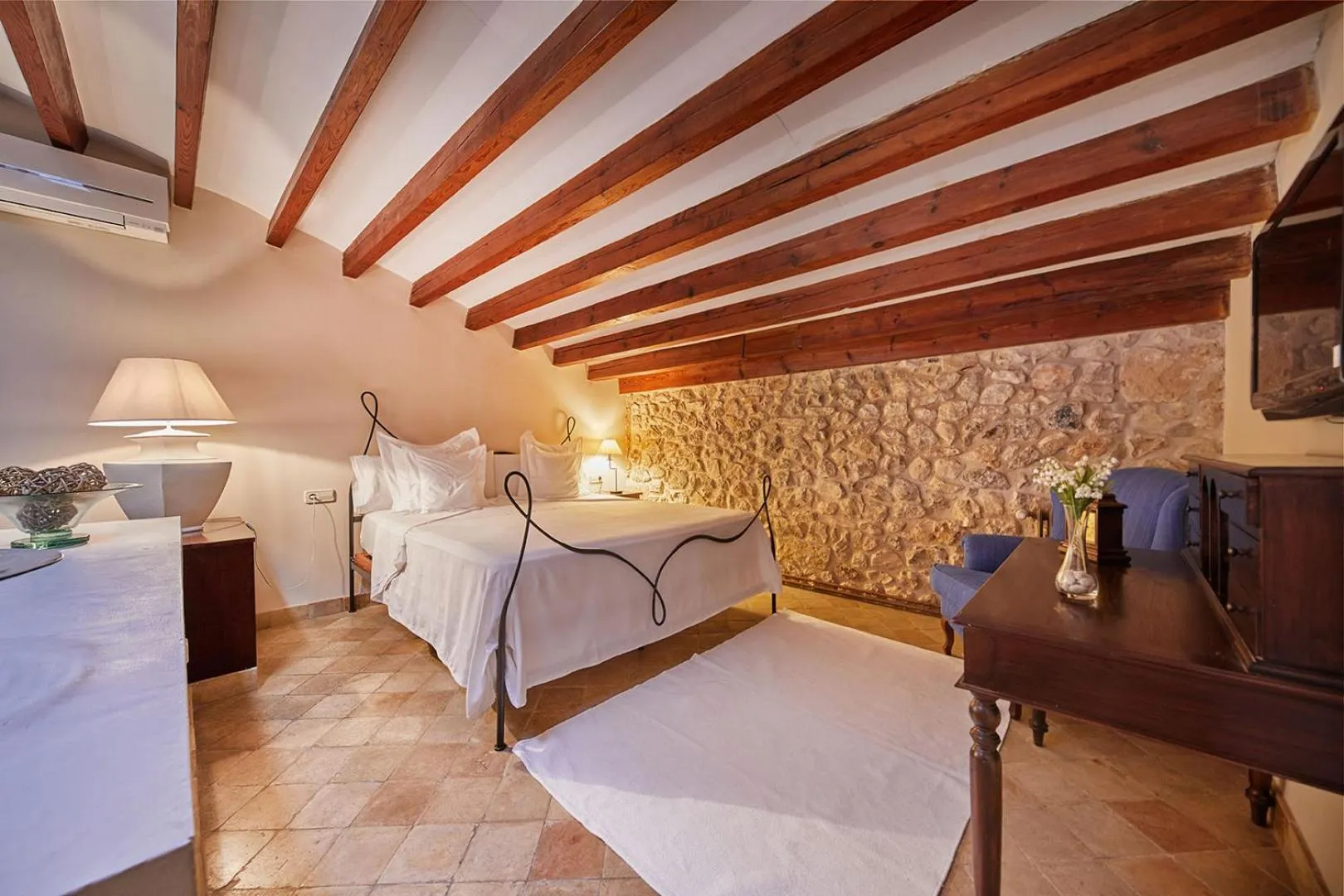 Bed in Cas Comte Suites & Spa - Adults Only