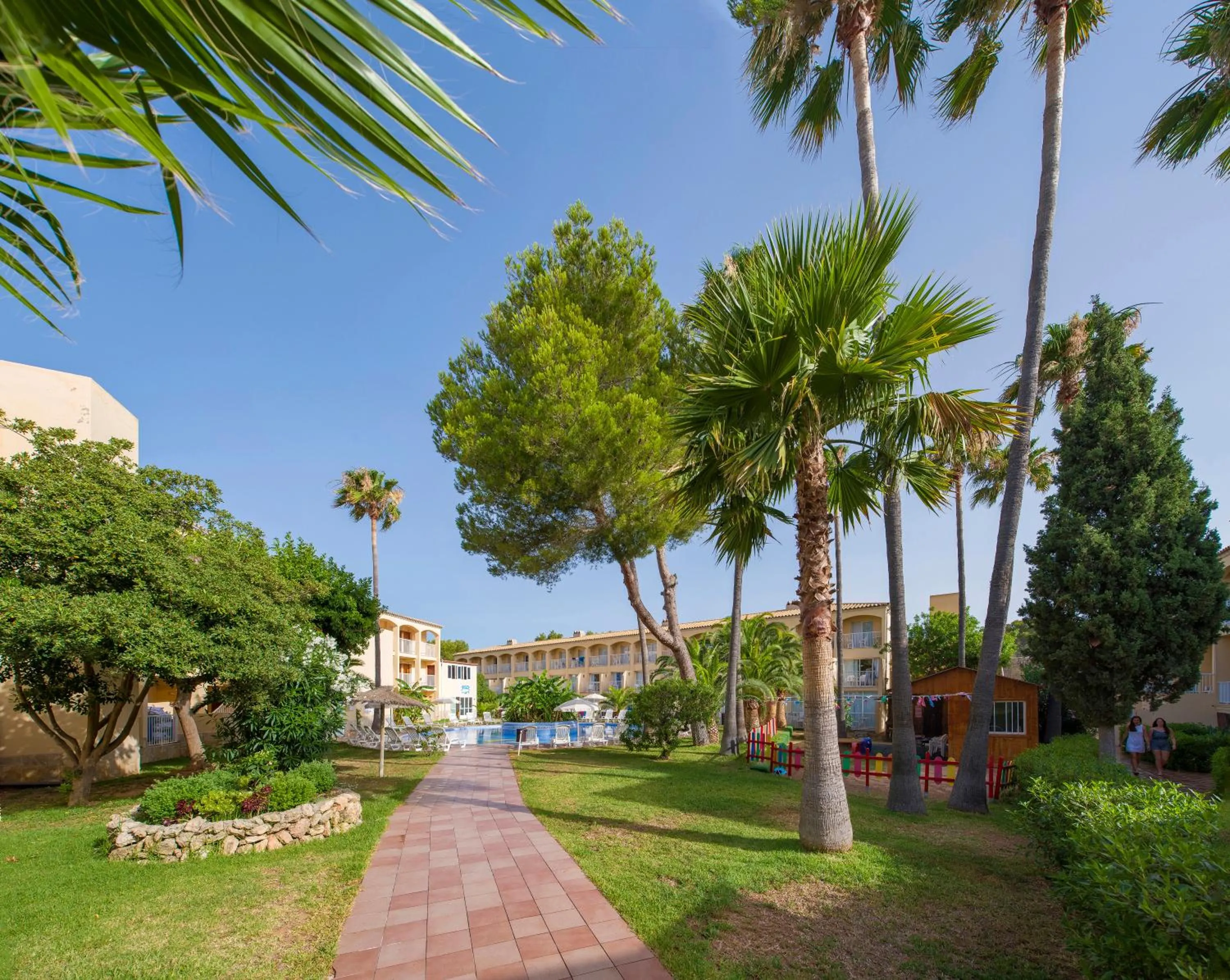 Garden in Hotel Playasol Cala Tarida