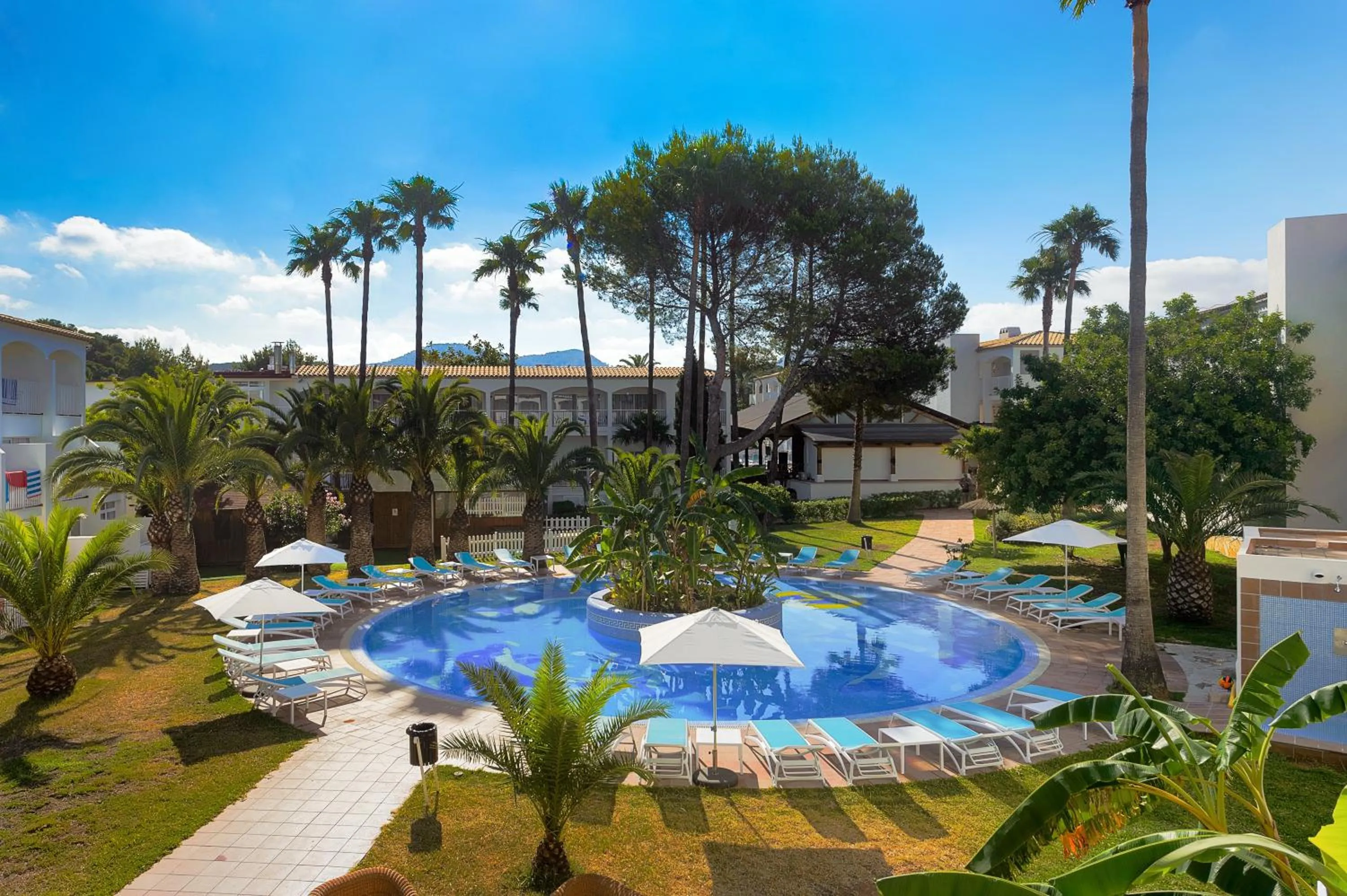 Garden, Swimming Pool in Hotel Playasol Cala Tarida