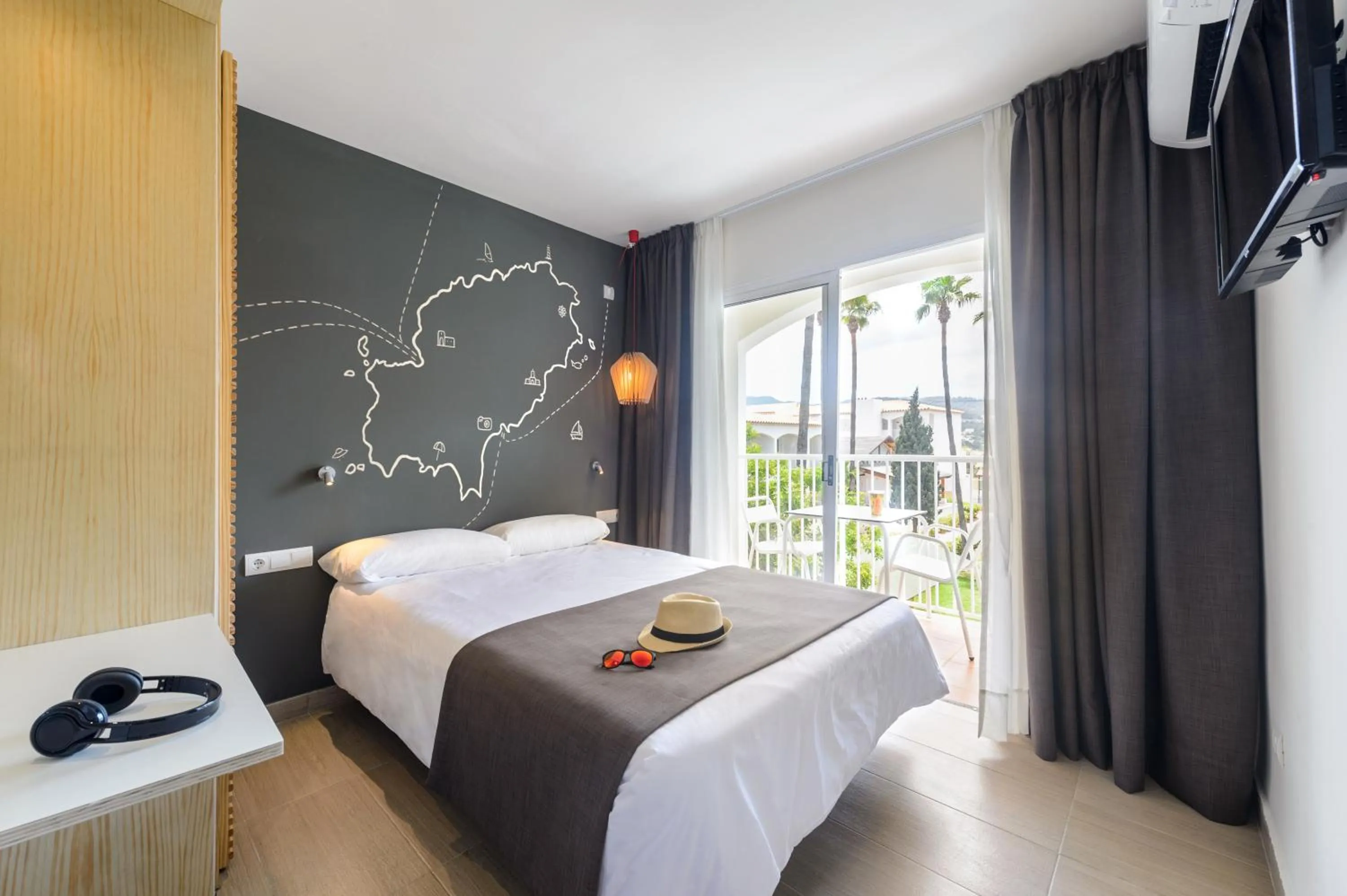 Bedroom, Bed in Hotel Playasol Cala Tarida