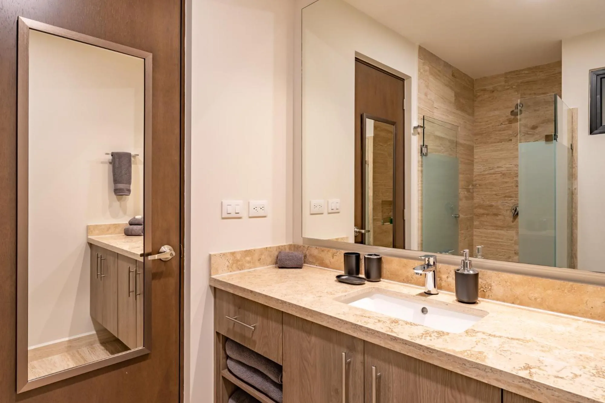 Shower in Syrena Adventure