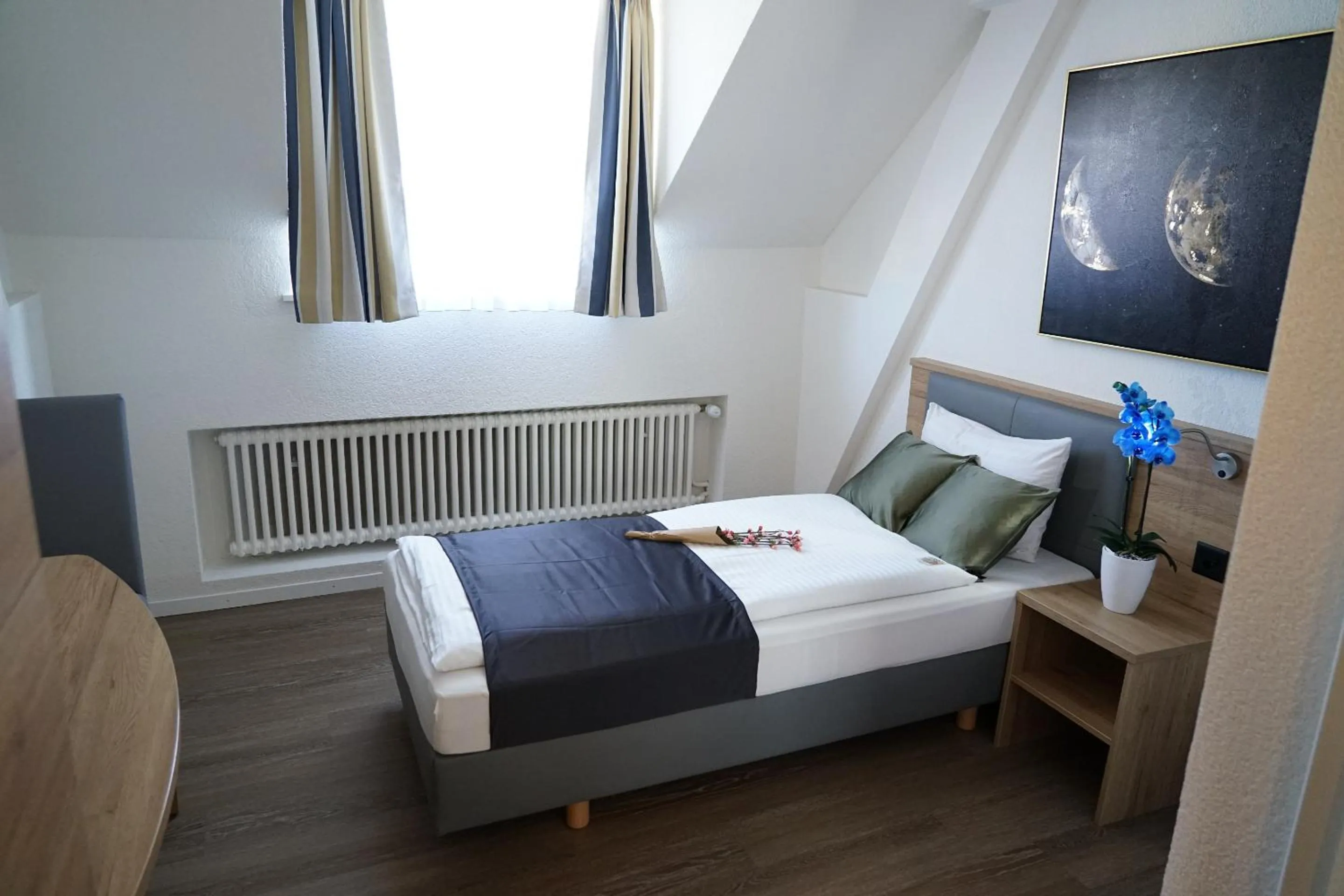 Bedroom, Bed in Centra Hotel Winterthur