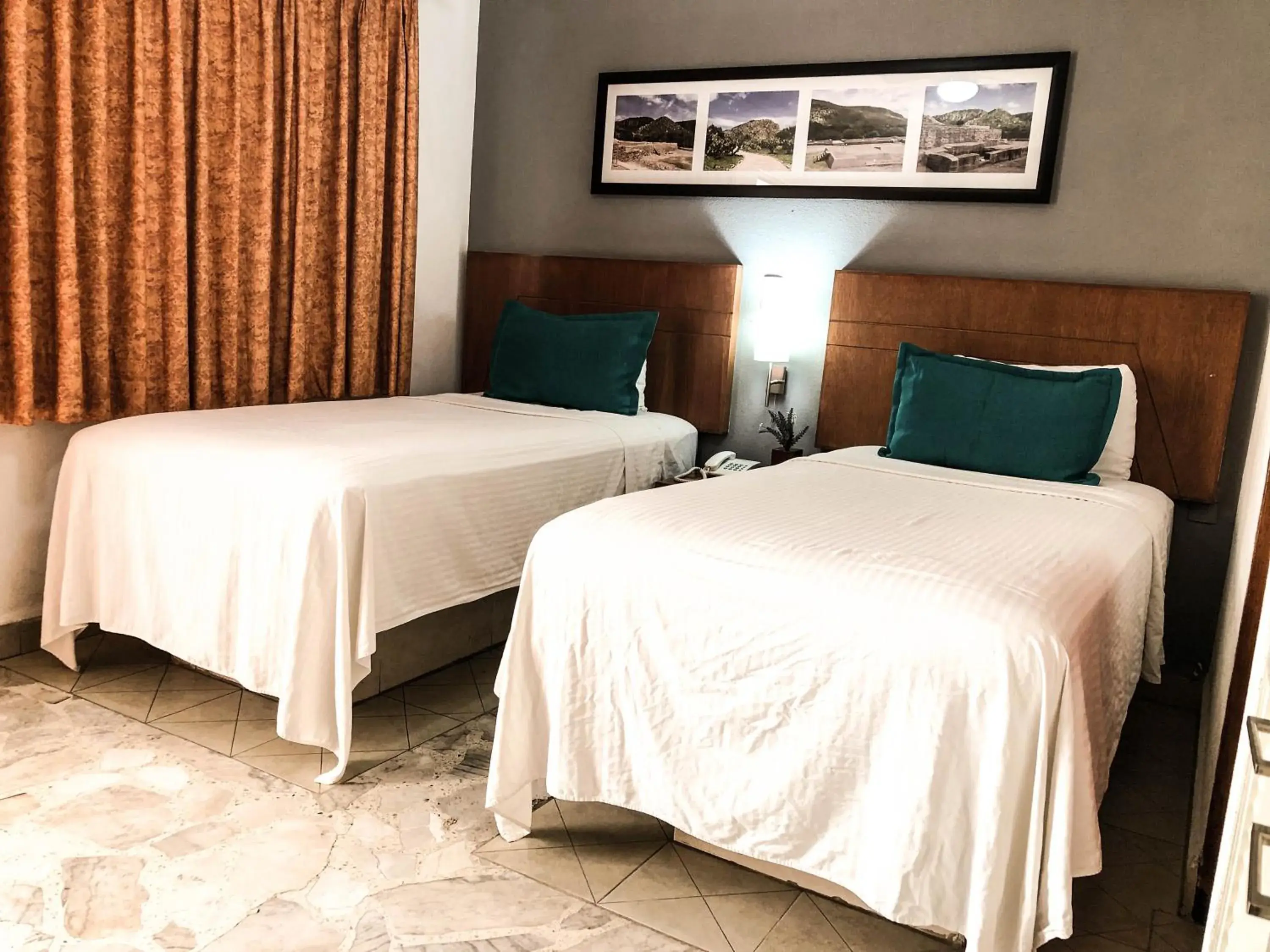 Budget Twin Room in Hotel River Poliforum Budget Twin Room in Hotel River Poliforum