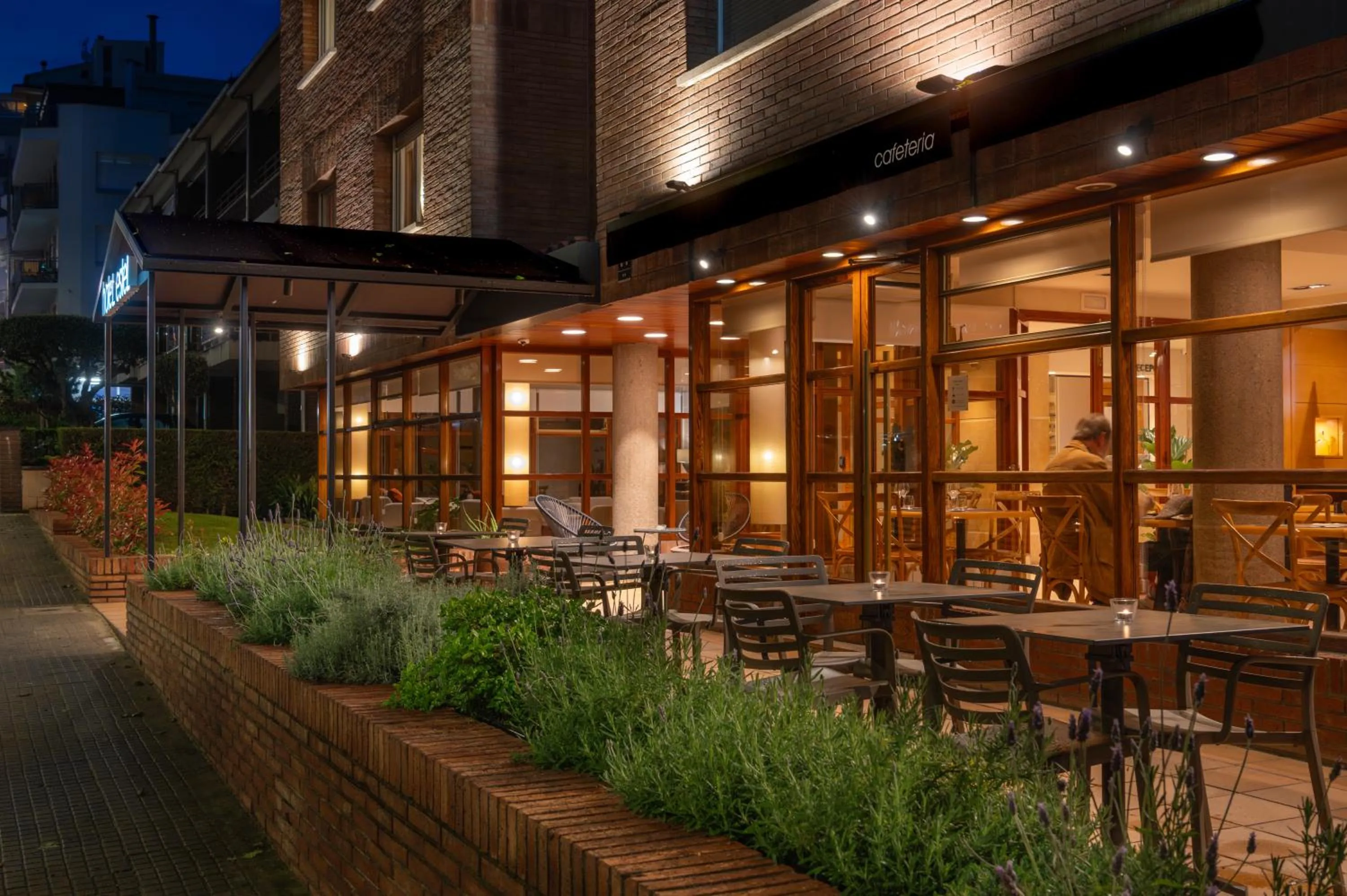 Restaurant/places to eat in Hotel Estel