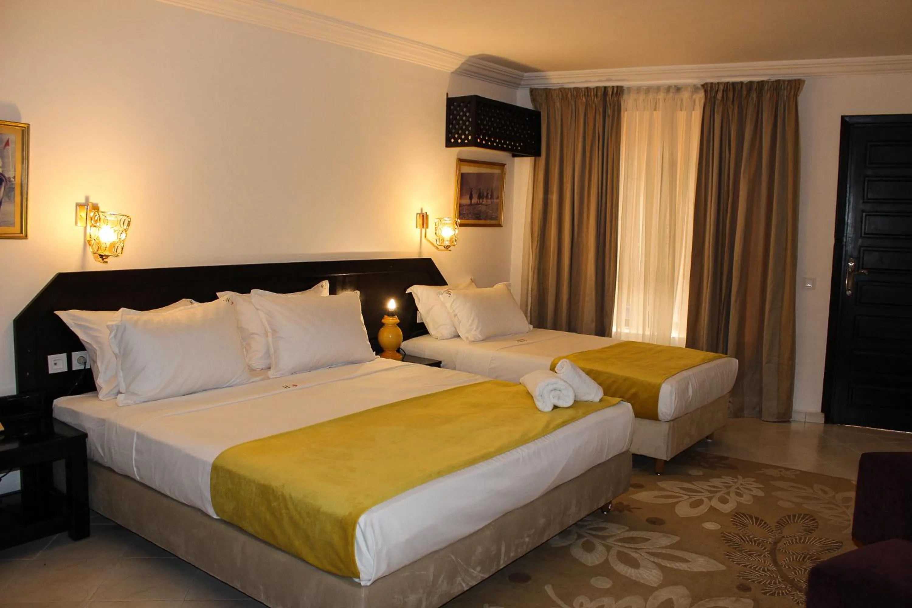 Photo of the whole room, Bed in Majorel Pearl Hotel-Riad-Restaurant Piscine&Spa