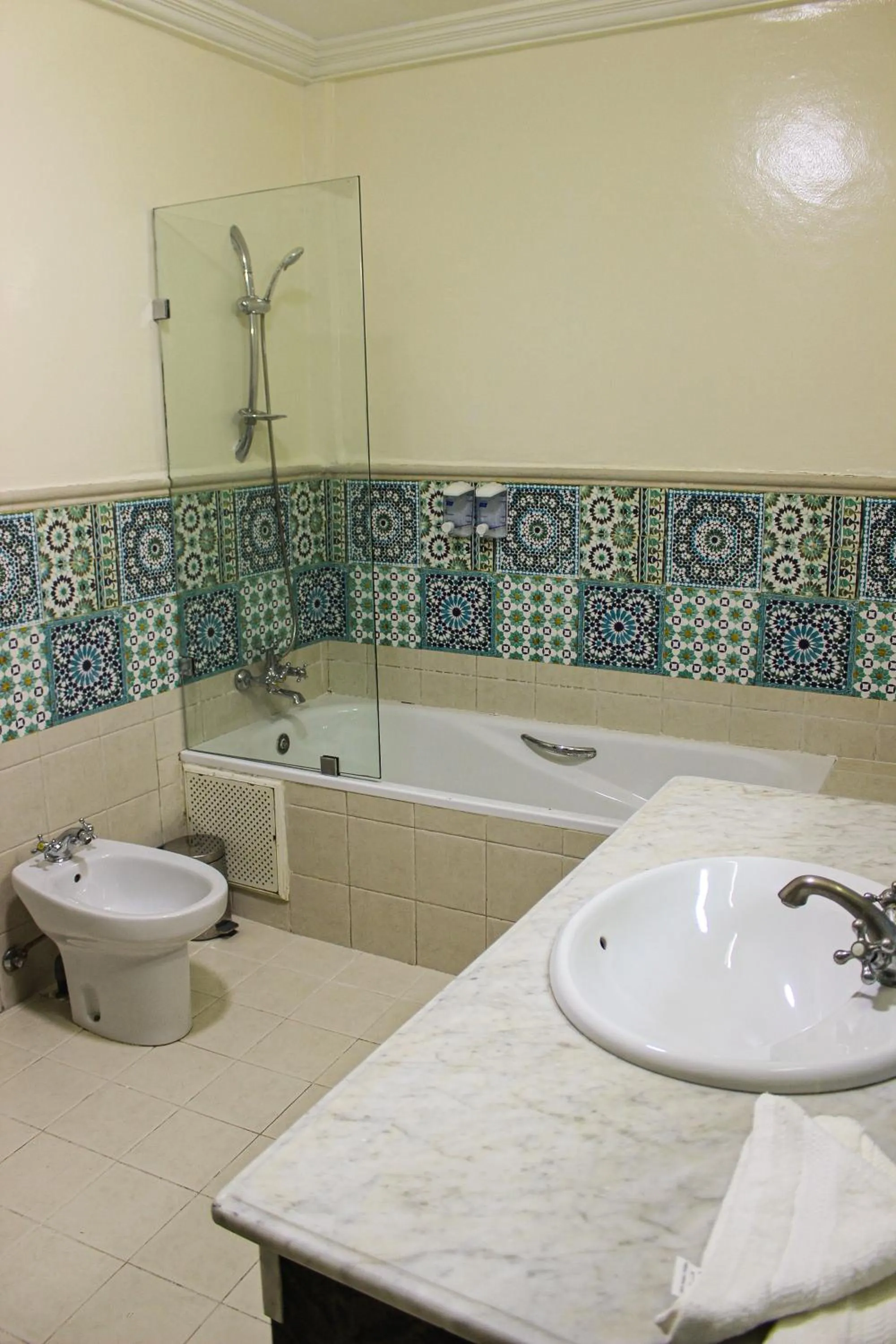 Shower in Majorel Pearl Hotel-Riad-Restaurant Piscine&Spa