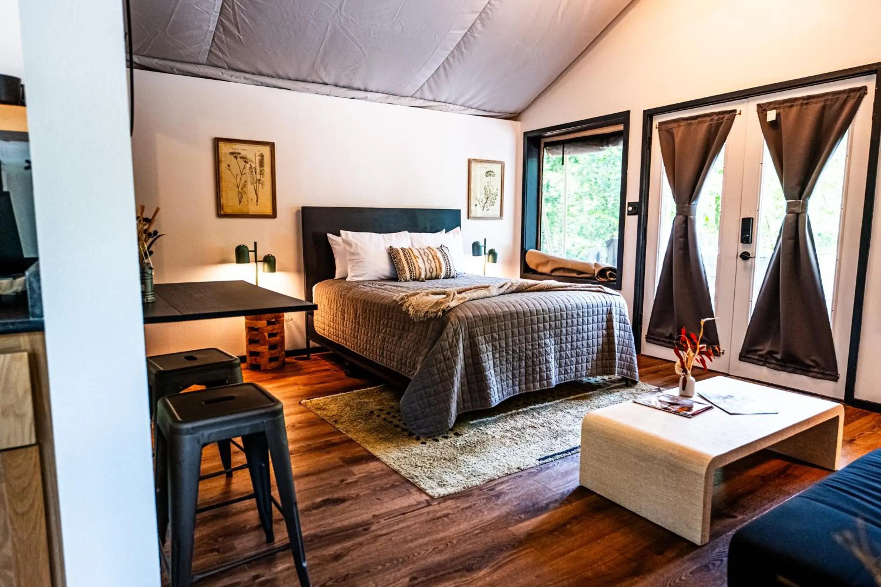 Suite with Mountain View in Starlight Haven Hot Springs Suite with Mountain View in Starlight Haven Hot Springs