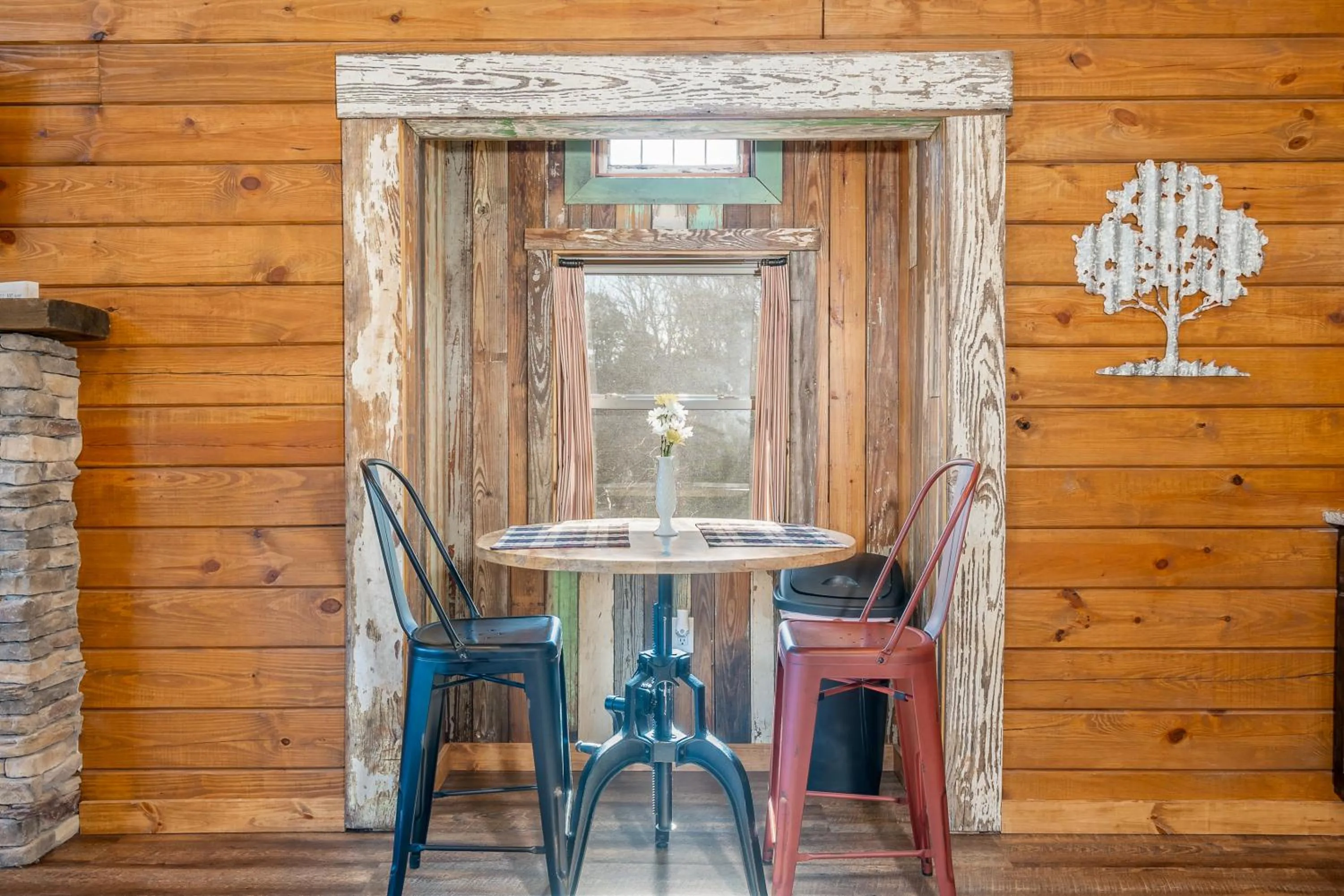 Dining area in Starlight Haven Hot Springs
