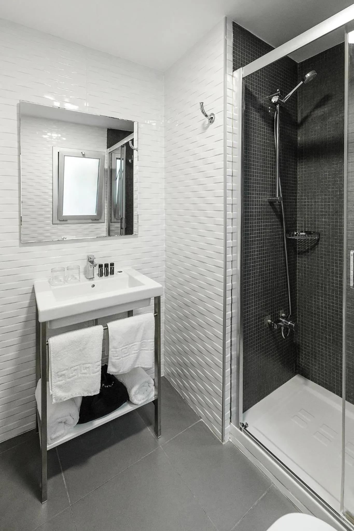 Bathroom in Elite Hotel - Gay Men Only