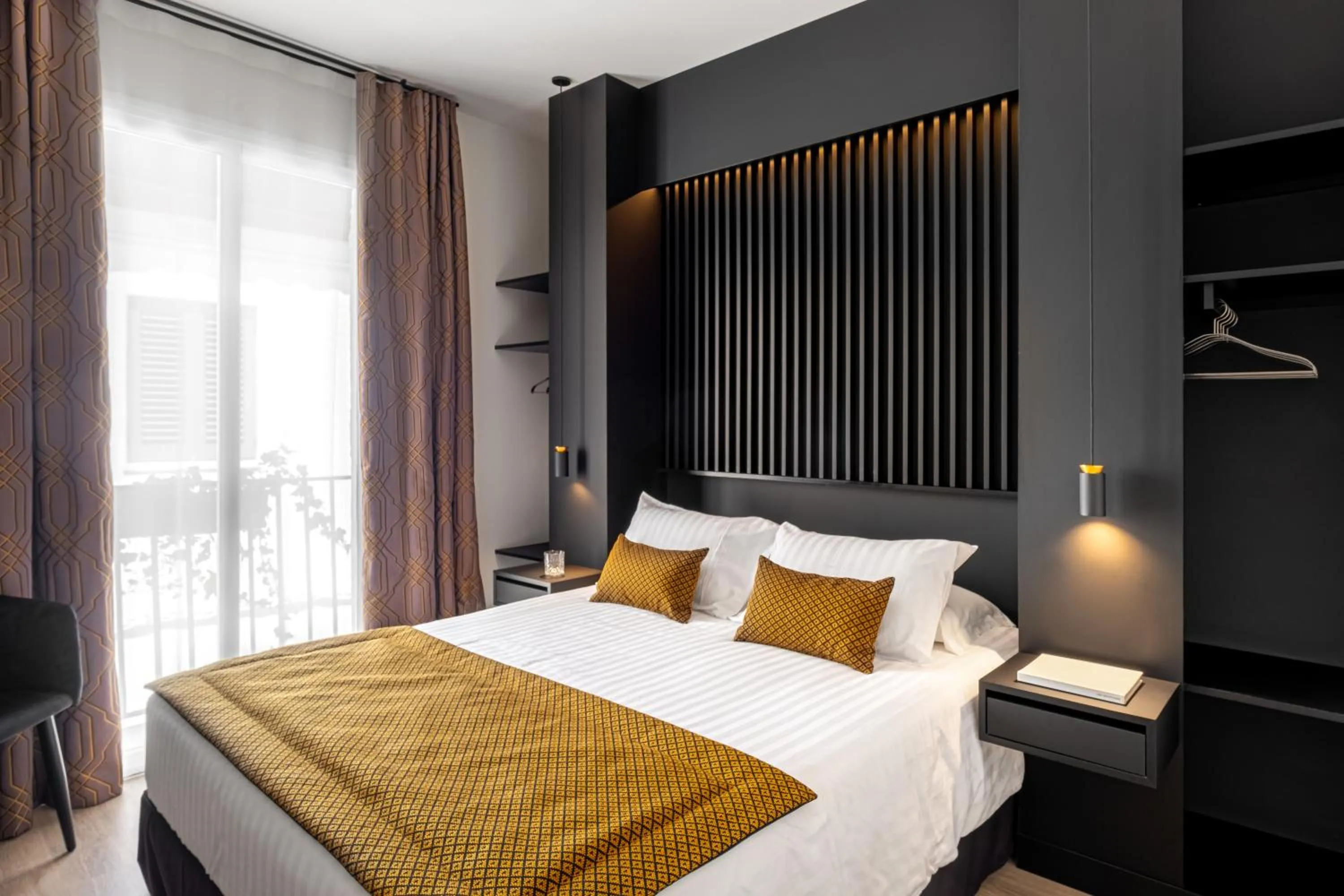 Photo of the whole room, Bed in Elite Hotel - Gay Men Only