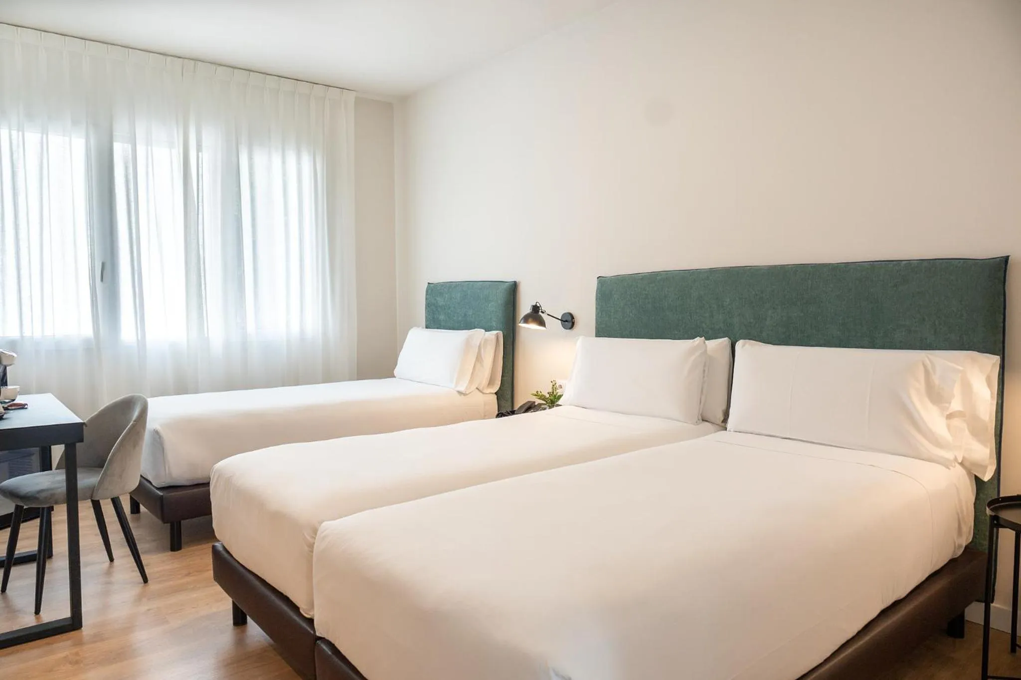Photo of the whole room, Bed in Tres Torres Atiram Hotel