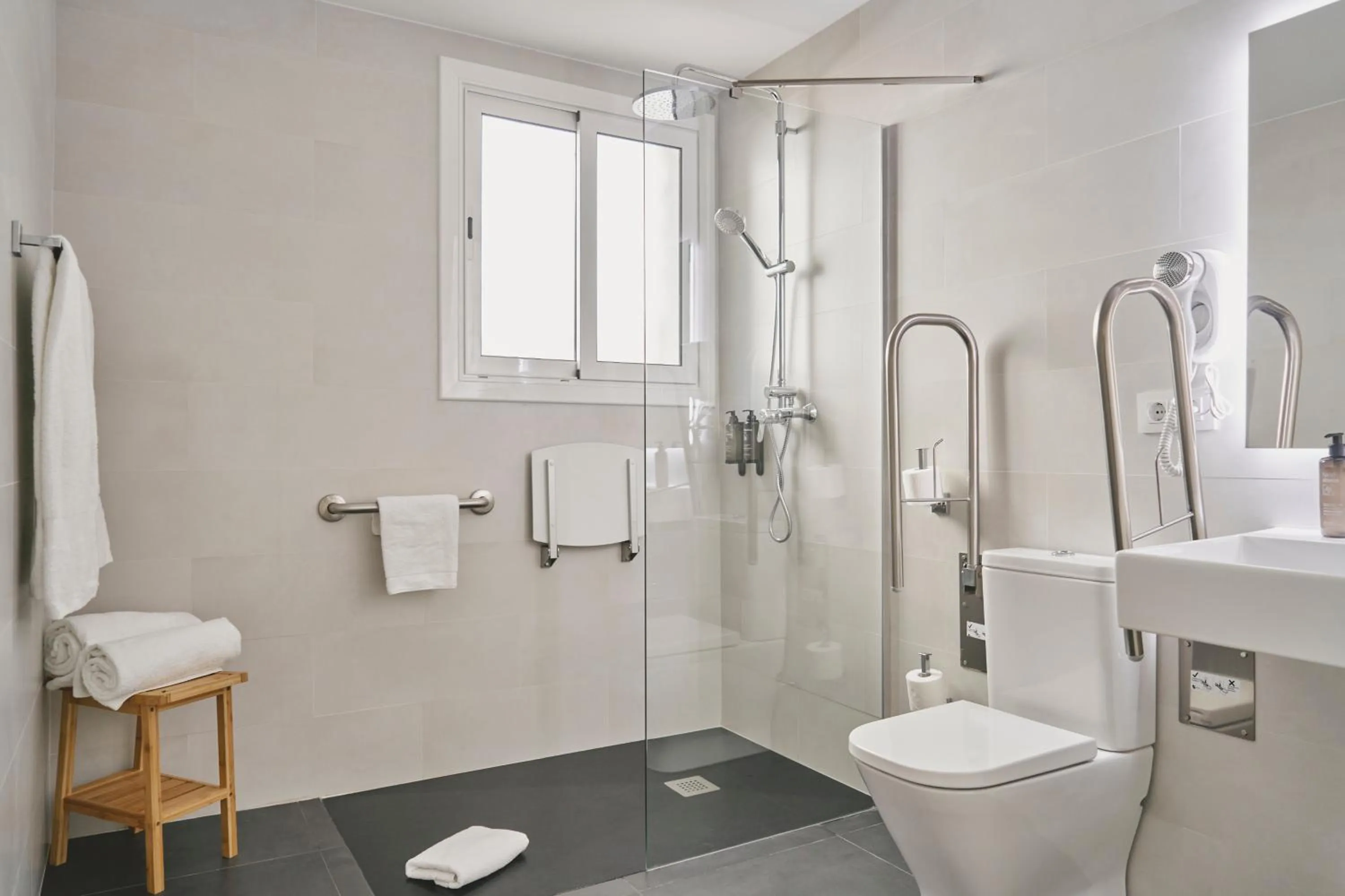 Bathroom in Tres Torres Atiram Hotel