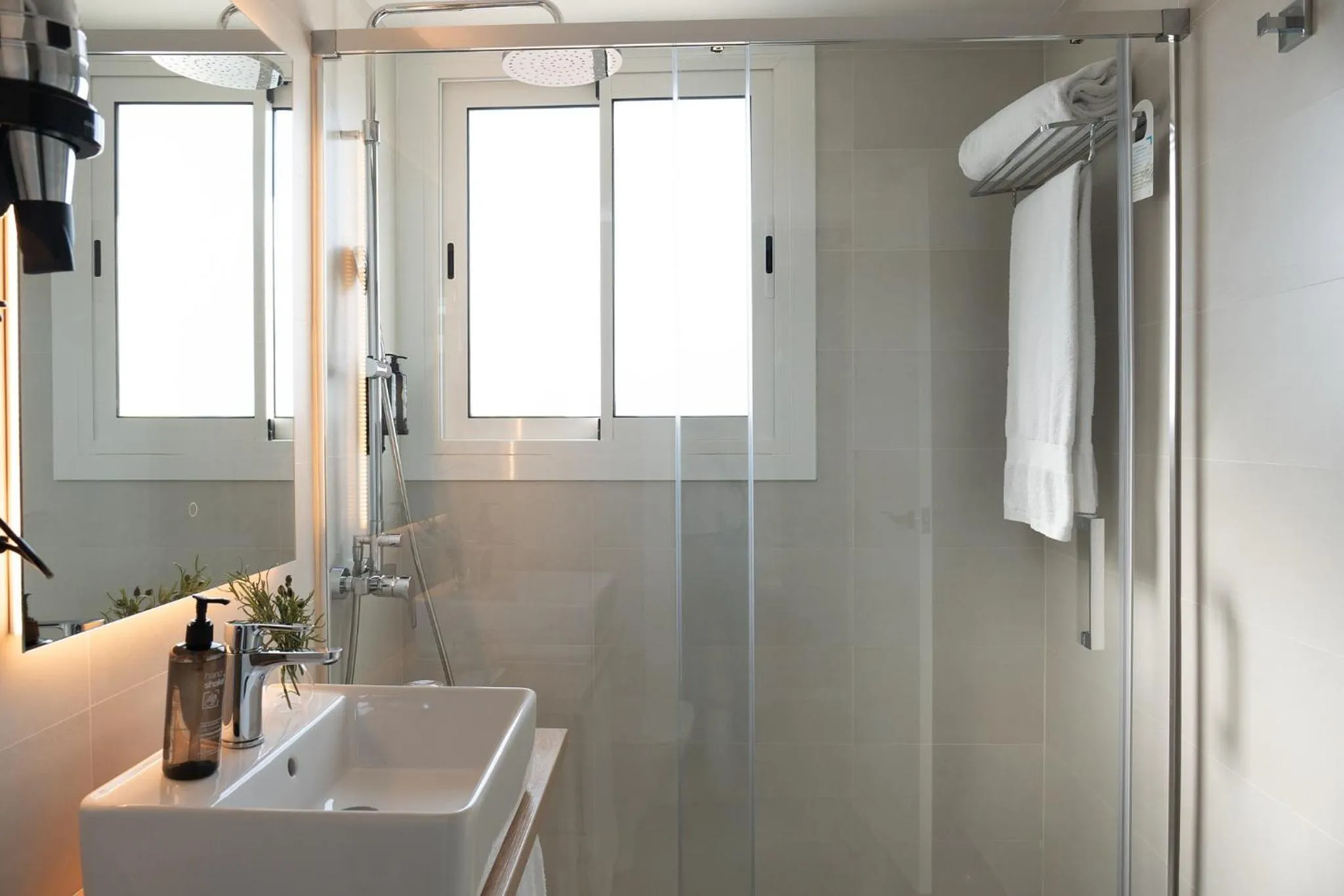 Bathroom in Tres Torres Atiram Hotel