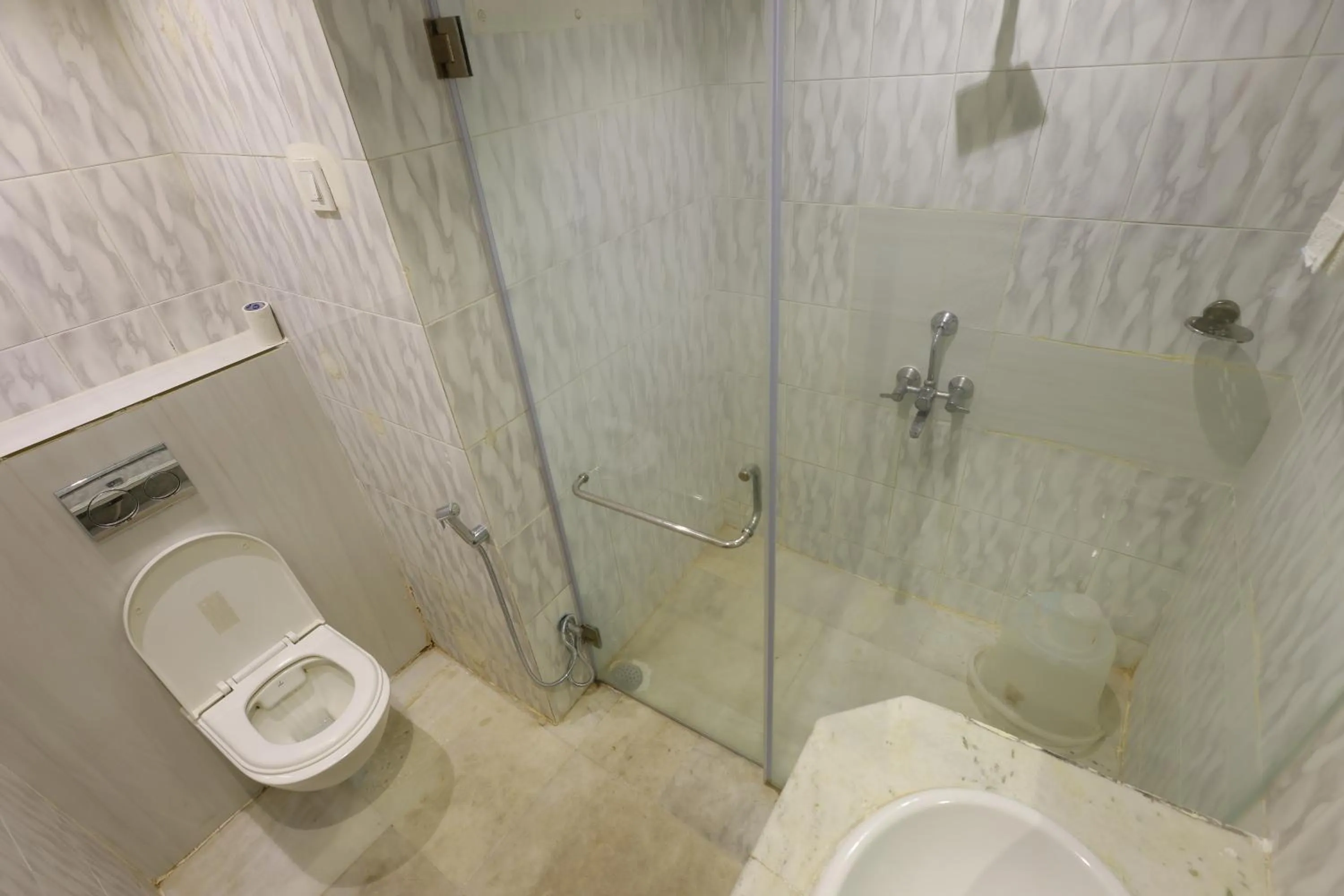 Shower in Hotel PLR Grand