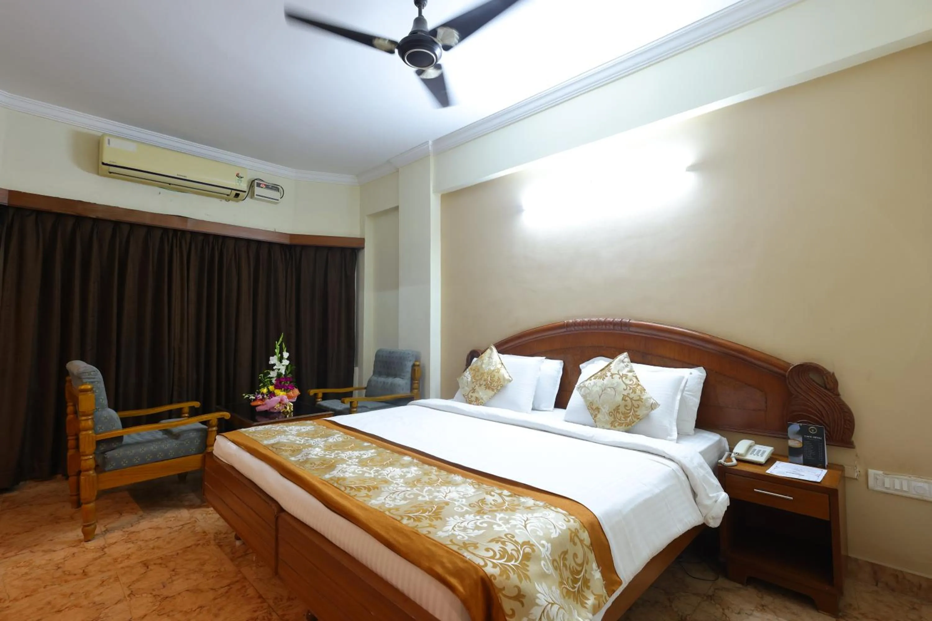 Photo of the whole room, Bed in Hotel PLR Grand