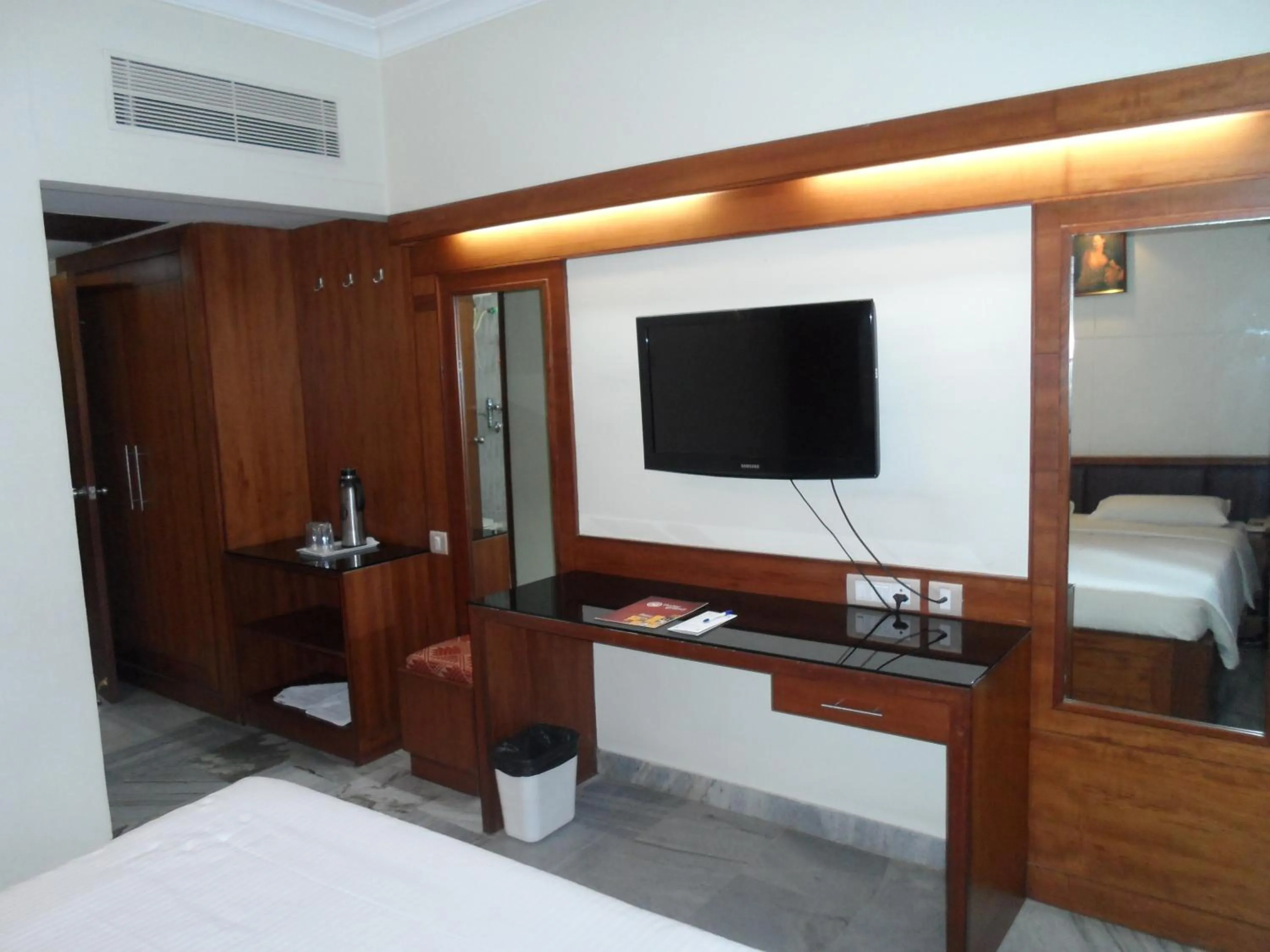 TV and multimedia, Bed in Hotel PLR Grand