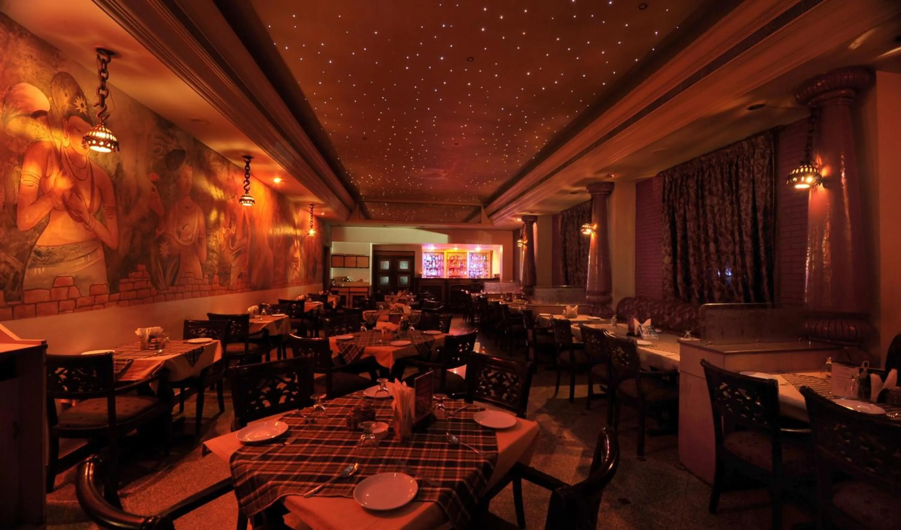 Restaurant/places to eat in Royal Fort Hotel