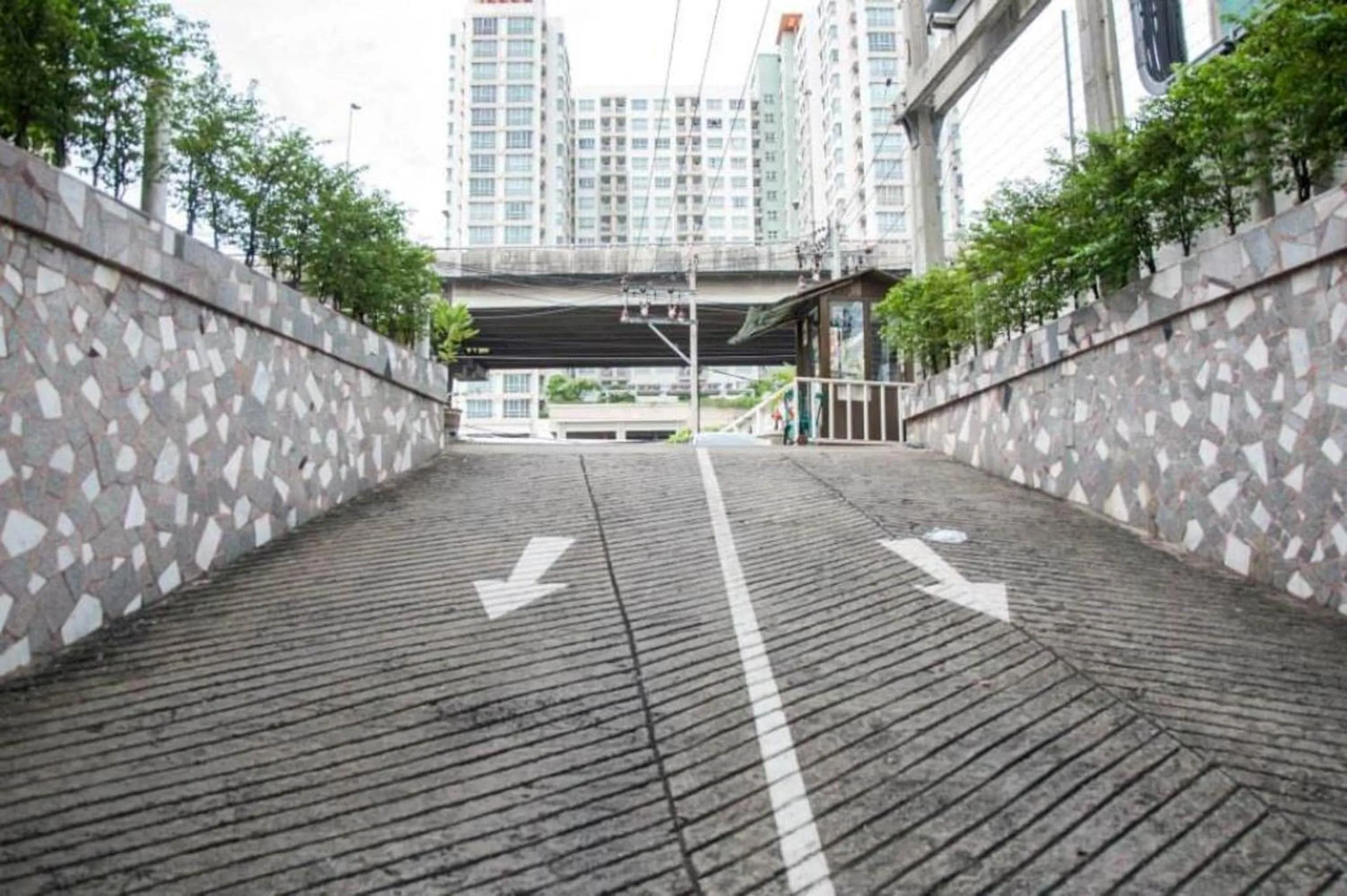 Facade/entrance in S.K. Residence