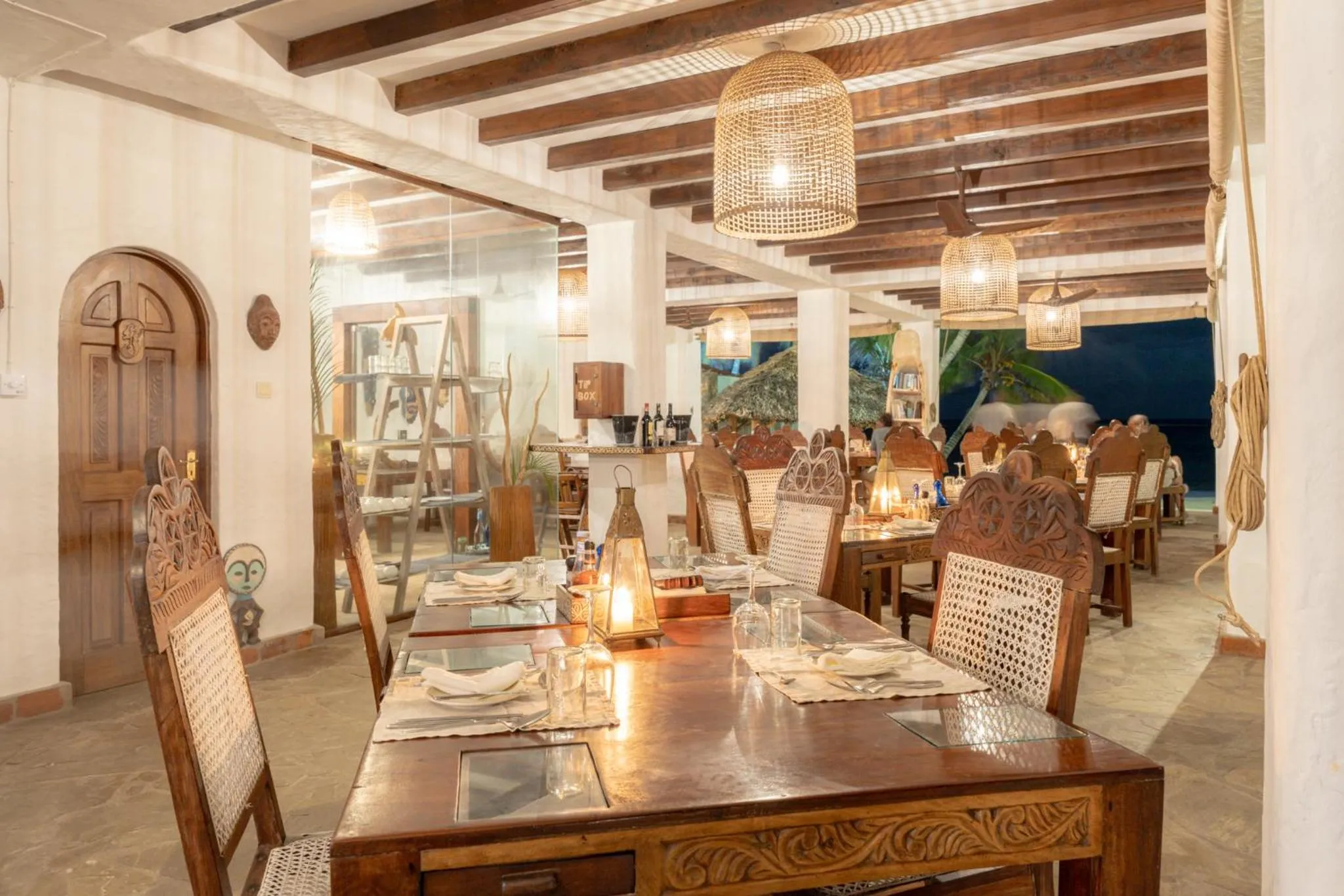 Restaurant/places to eat in Waterlovers Beach Resort