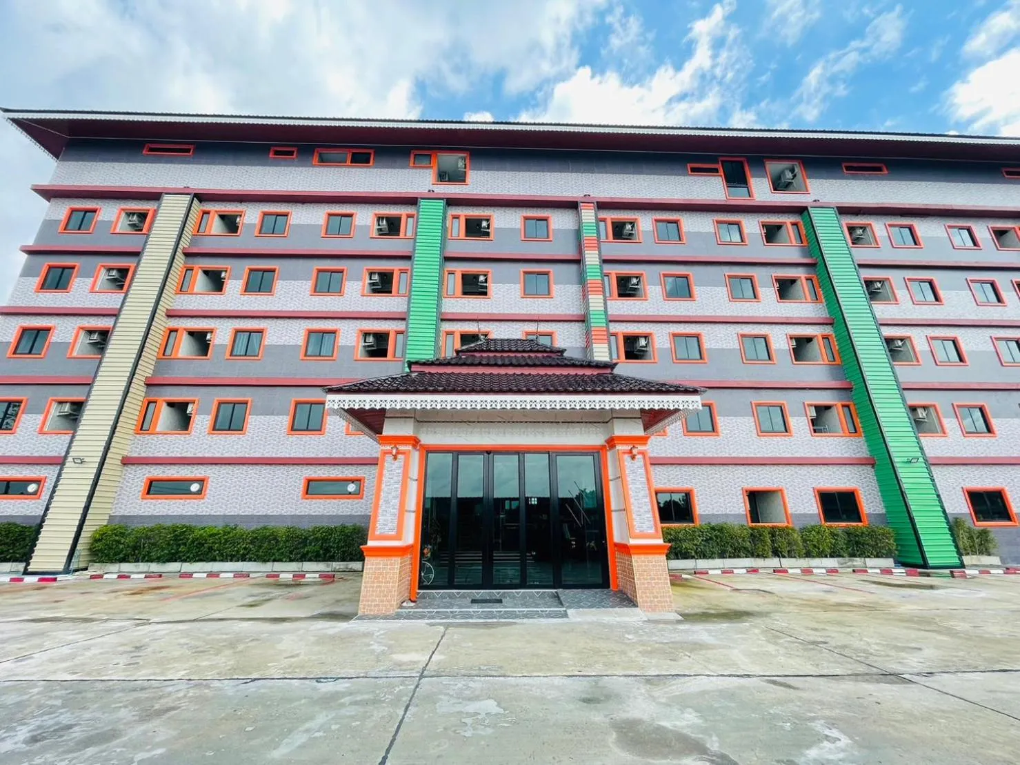 Property building in โรงแรมเรือนคุณเล็ก กานต์สินี