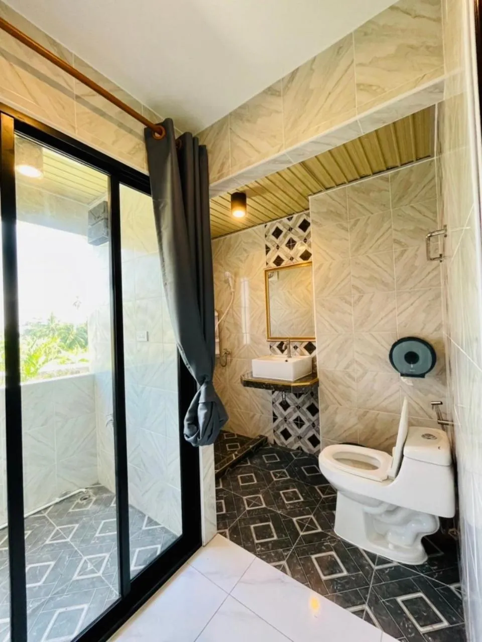 Bathroom in โรงแรมเรือนคุณเล็ก กานต์สินี
