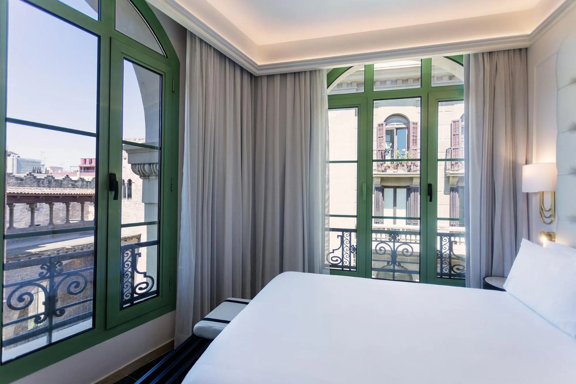 Photo of the whole room, Bed in Eurostars Laietana