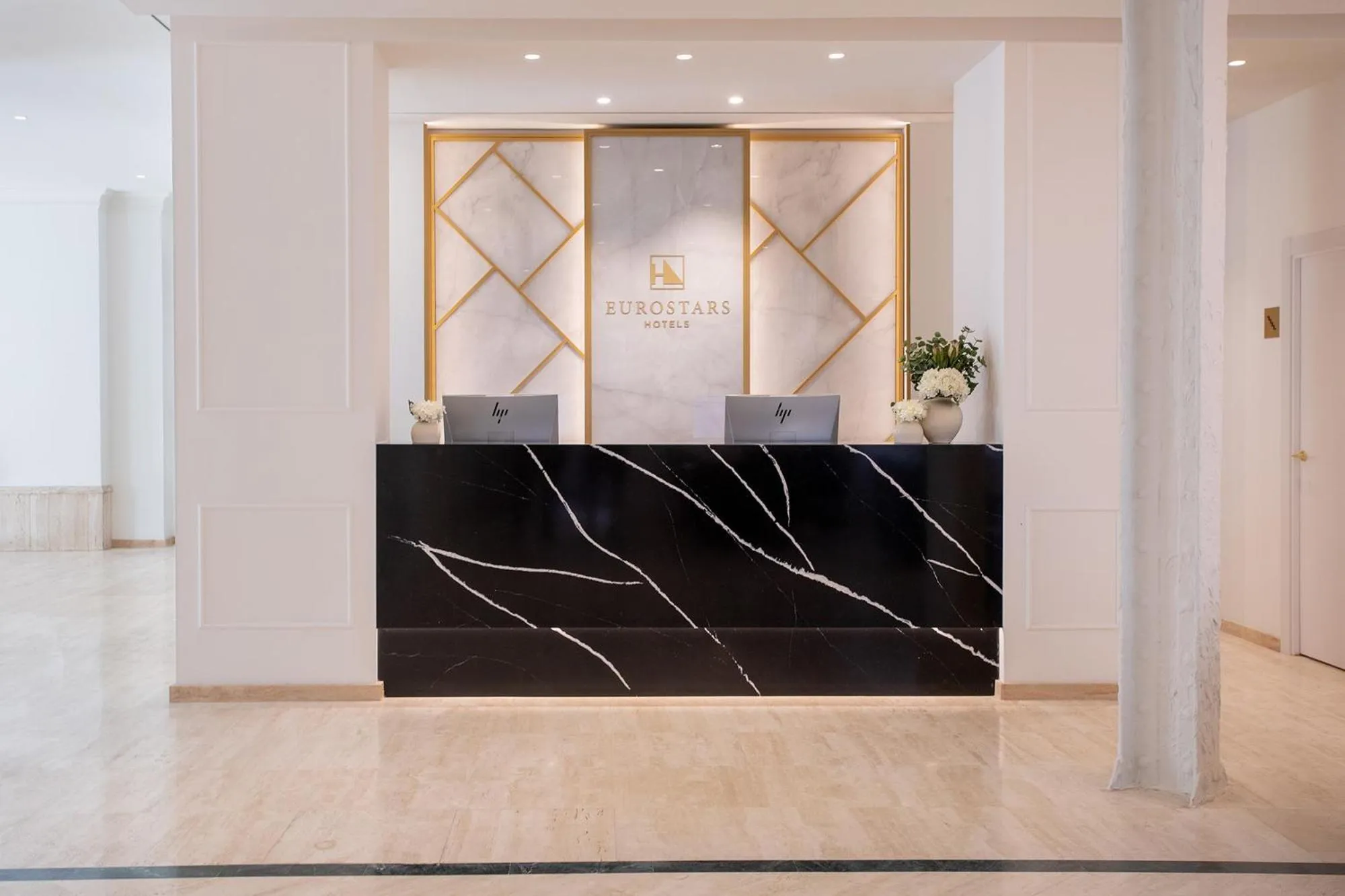 Lobby or reception in Eurostars Laietana