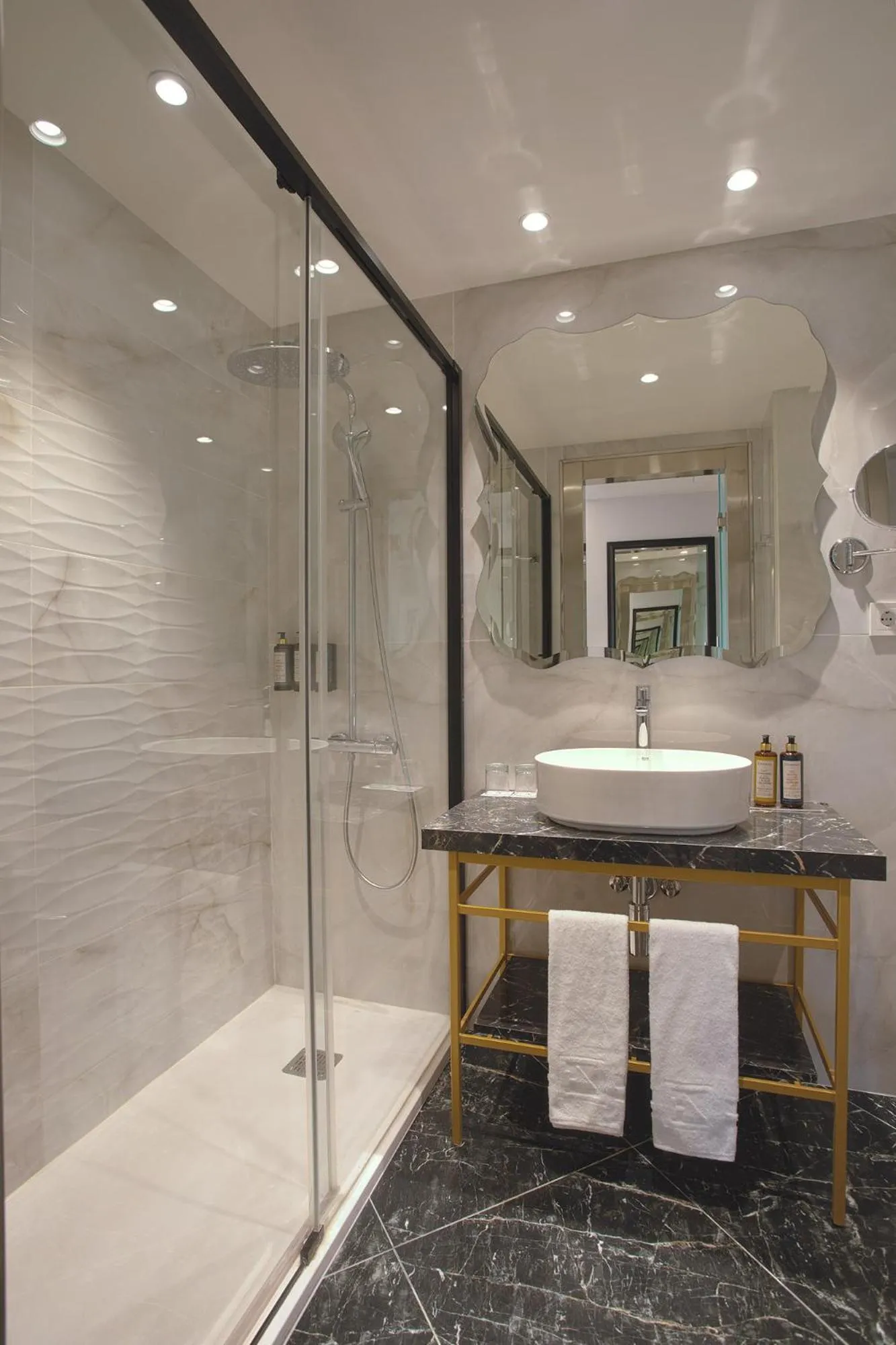 Shower in Exe Laietana Palace