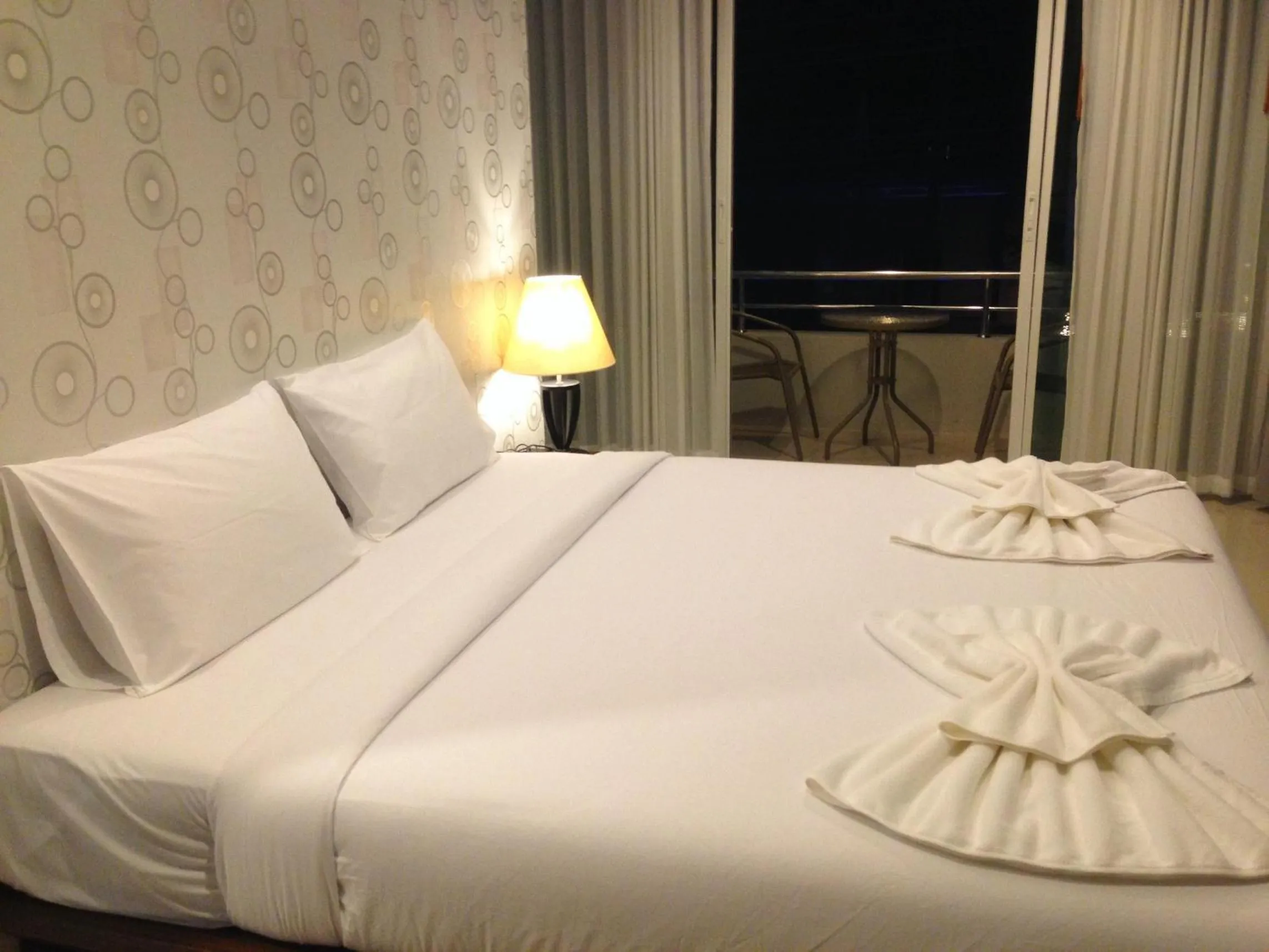 Bed in Krabi River View Hotel