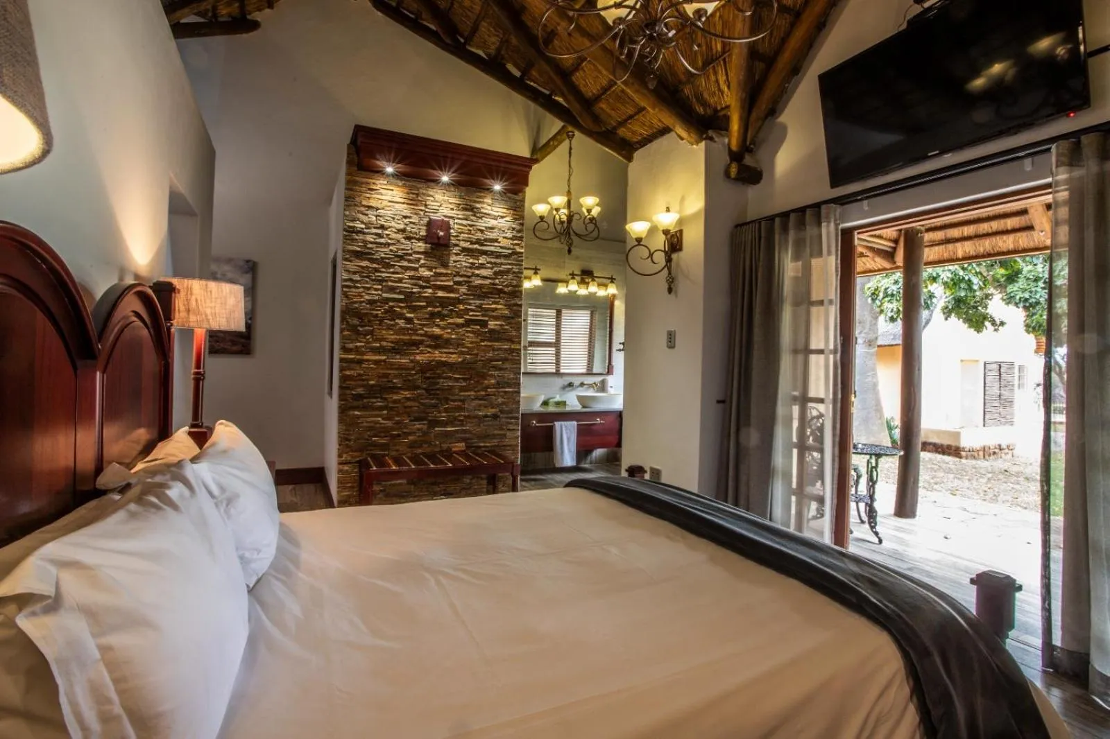 Bed in Lapeng Guest Lodge