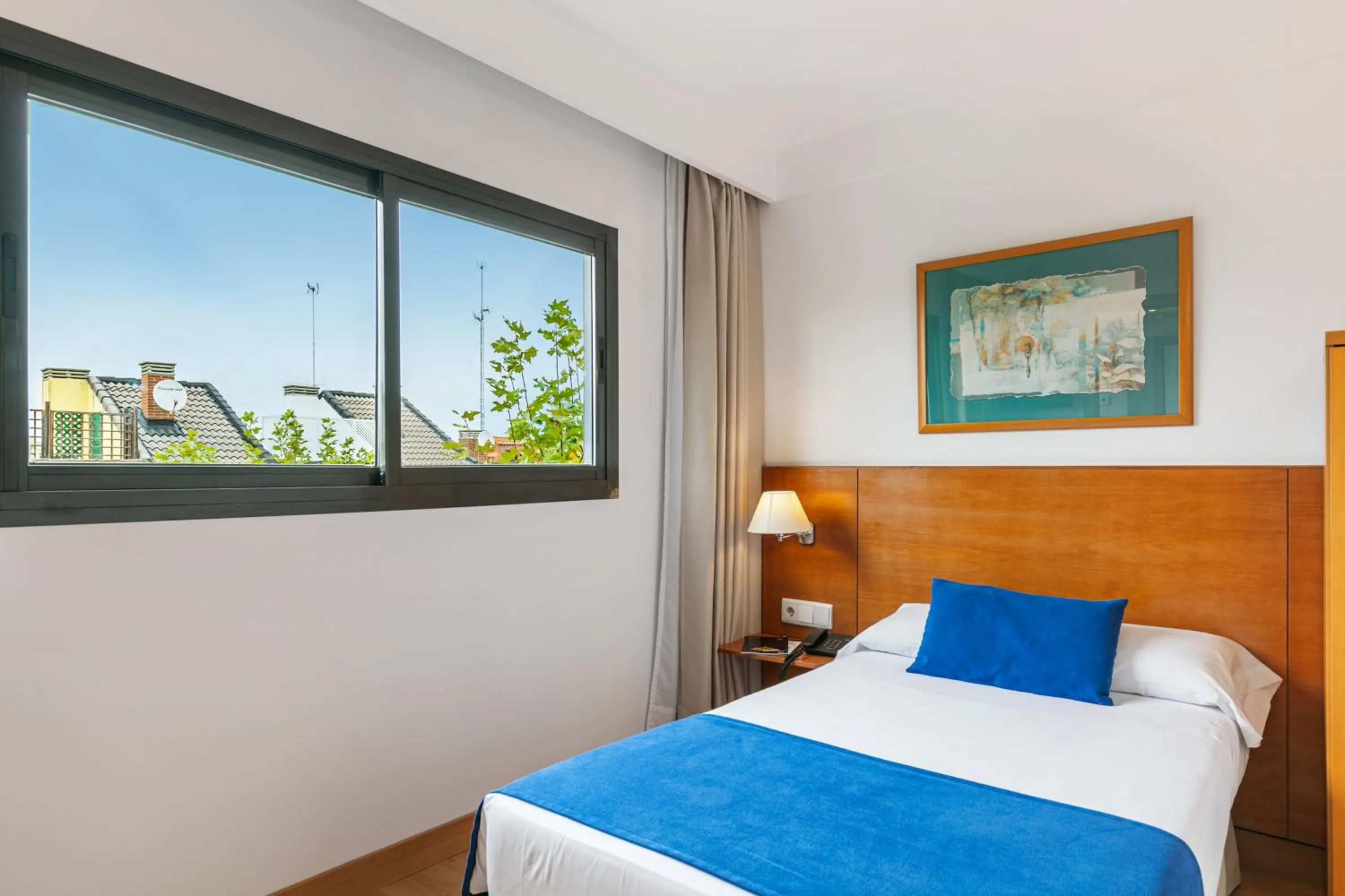 Photo of the whole room, Bed in Sercotel de los Reyes