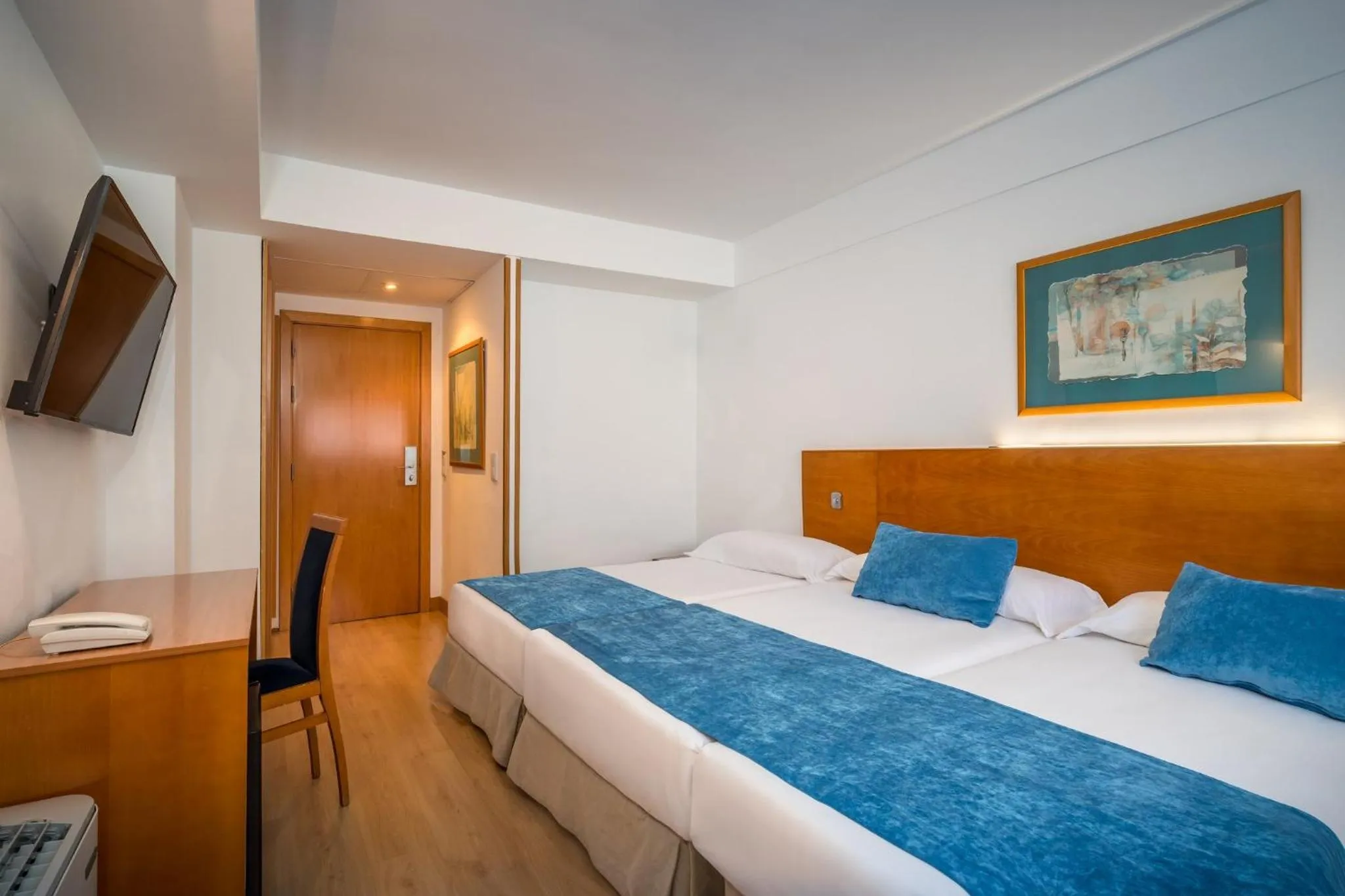 Photo of the whole room, Bed in Sercotel de los Reyes